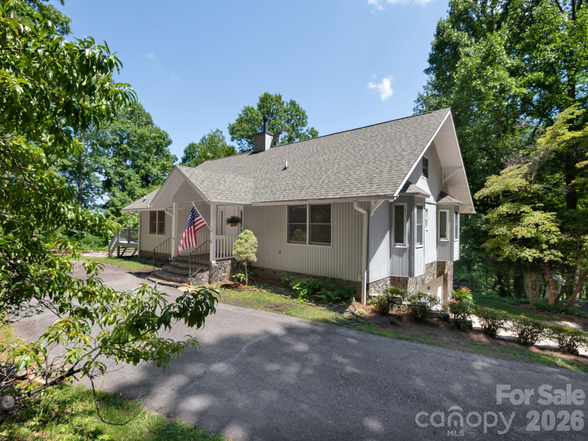 1572 Brushy Fork Road Property Photo 1
