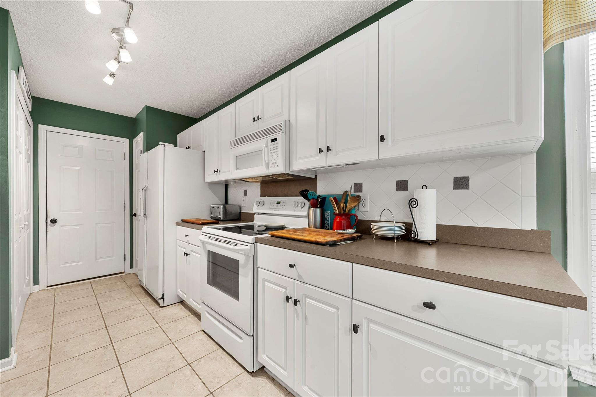 4614 Capstone Drive Property Photo 10