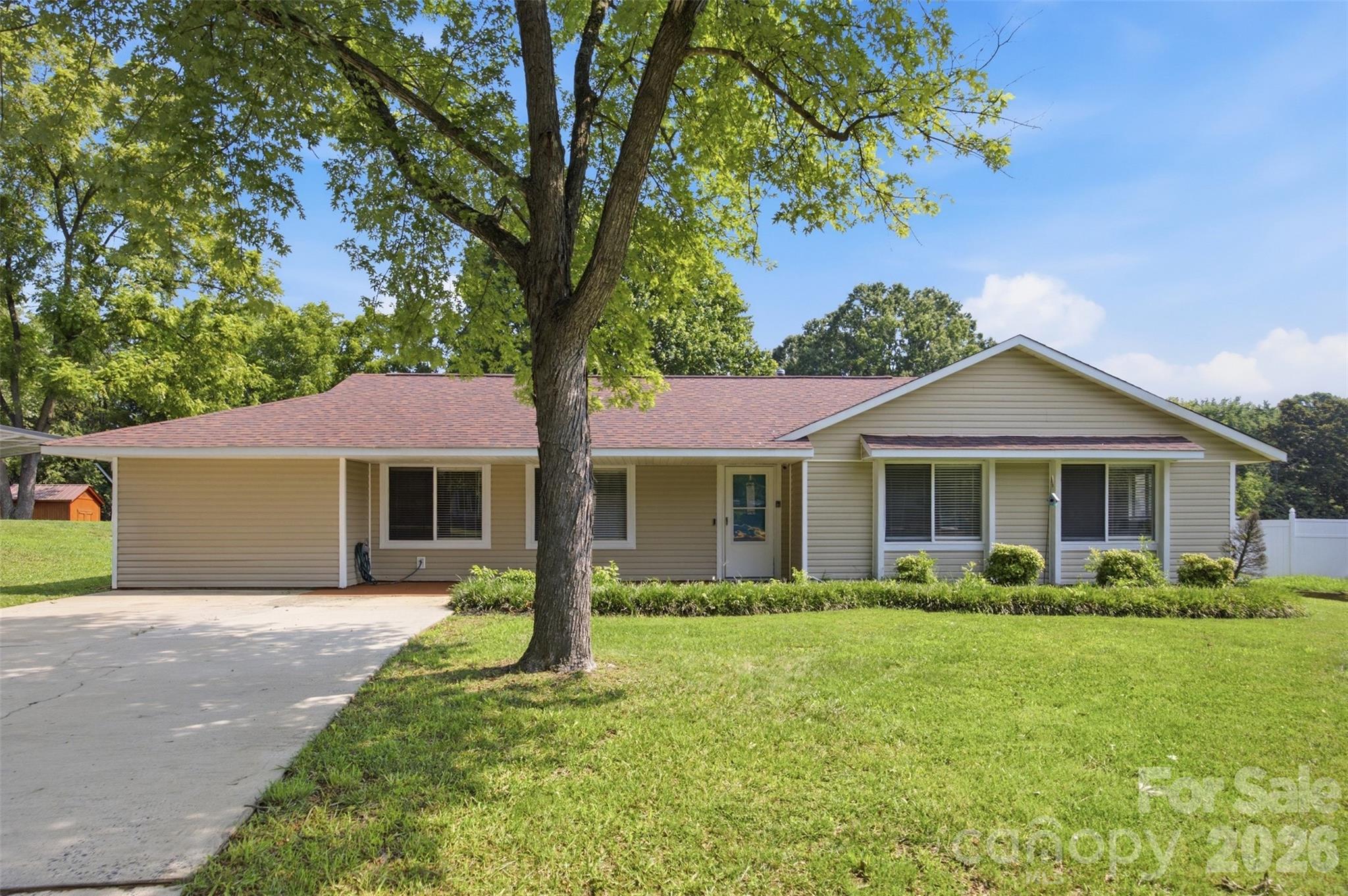 416 King John Circle Property Photo 1