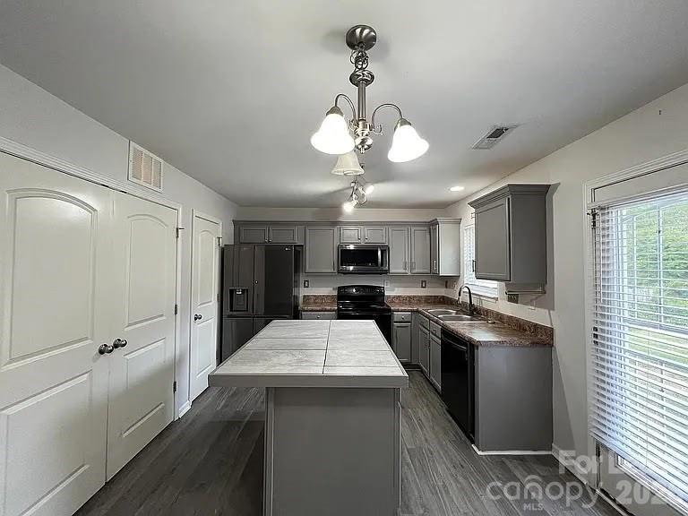 4828 Lynn Lee Circle Property Photo 3