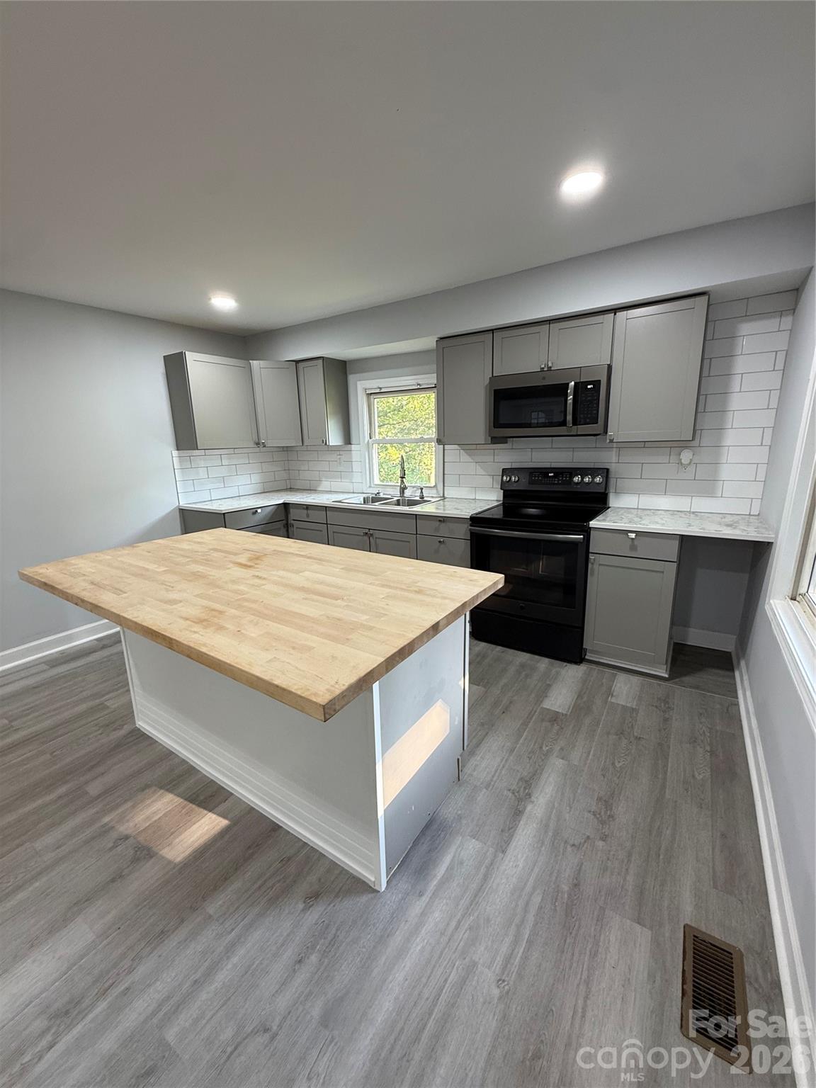 3028 Playmore Beach Road Property Photo 7