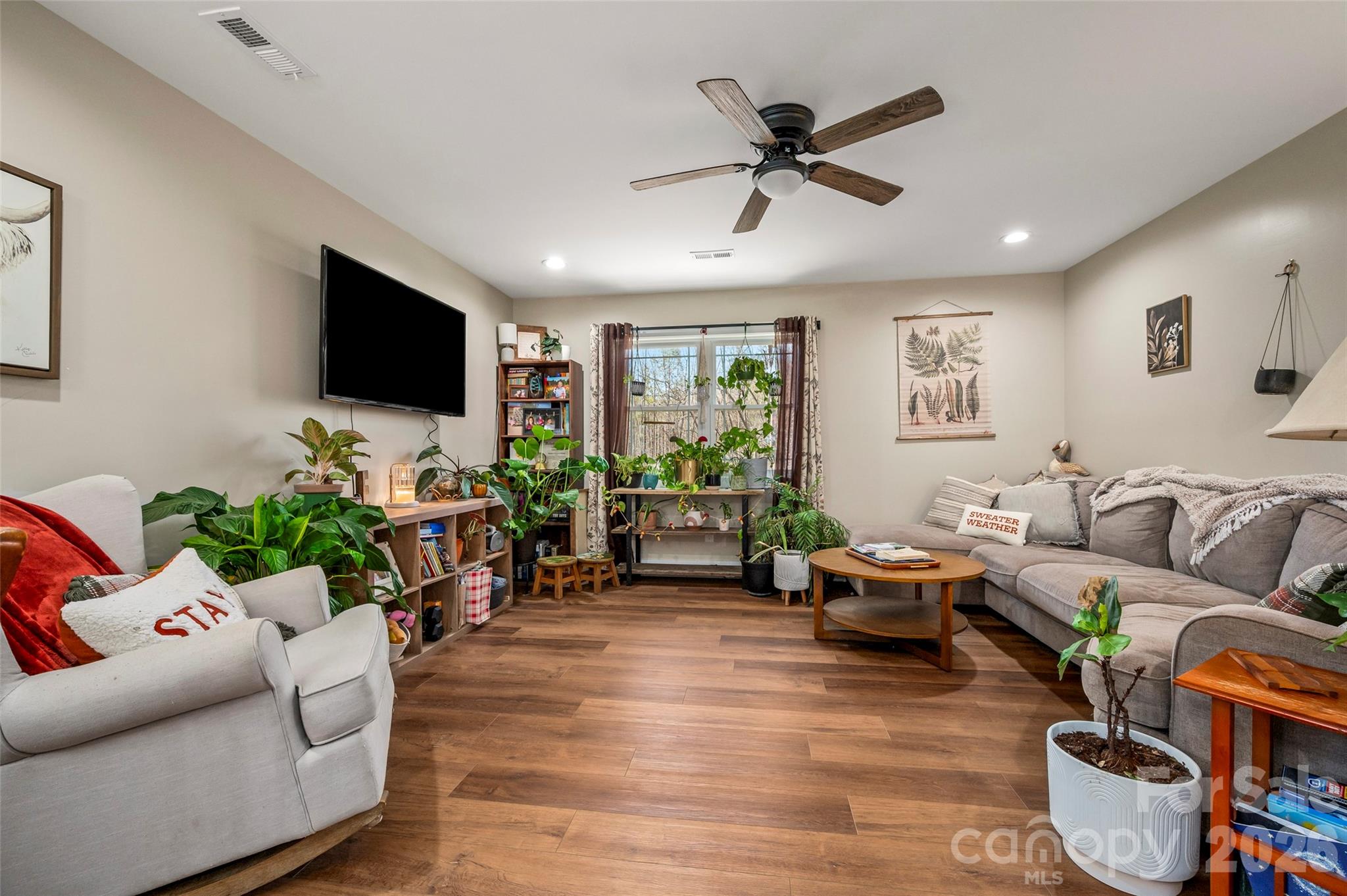 180 Nanhart Court Property Photo 6