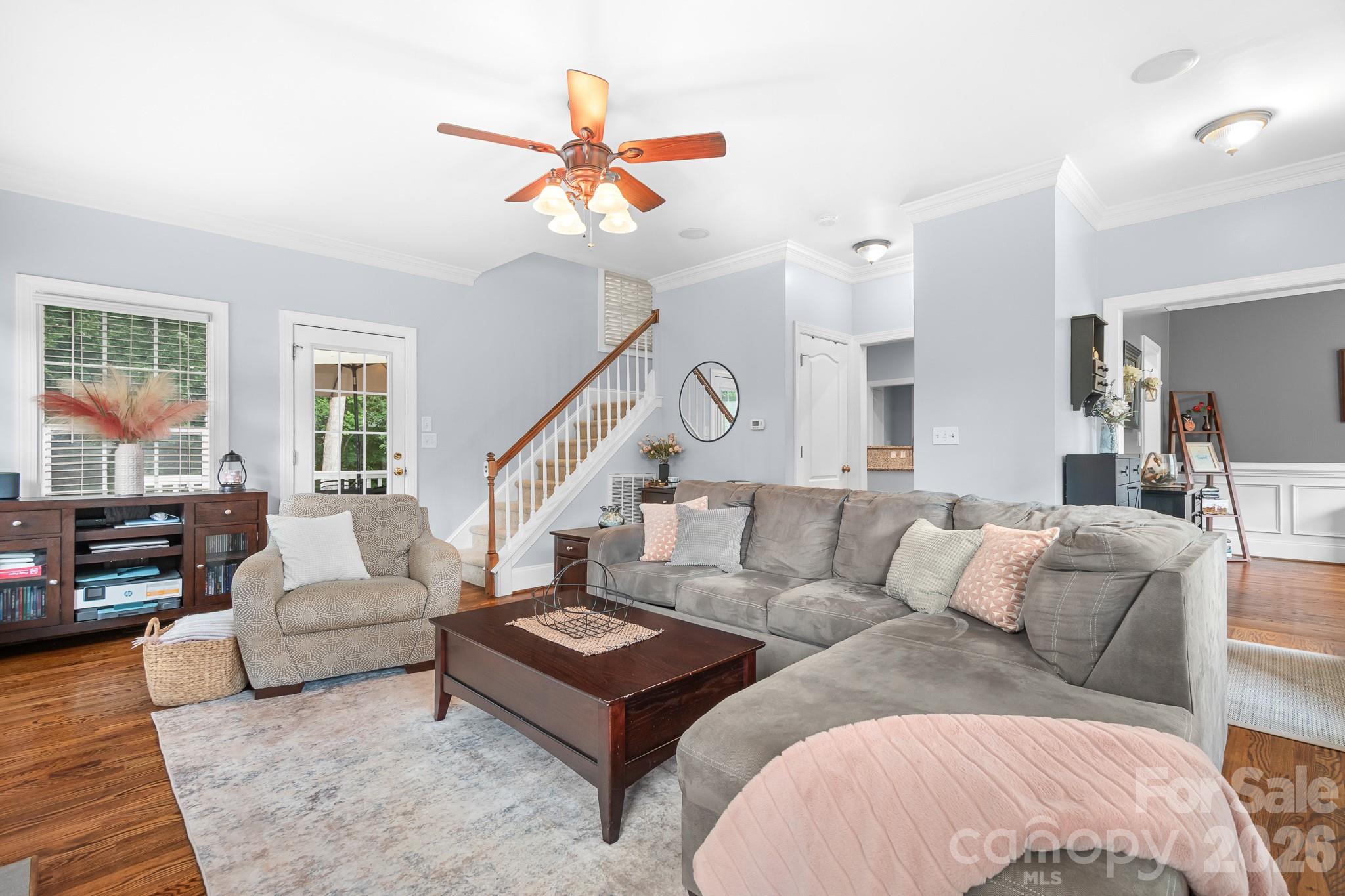 142 Valley Glen Drive Property Photo 6