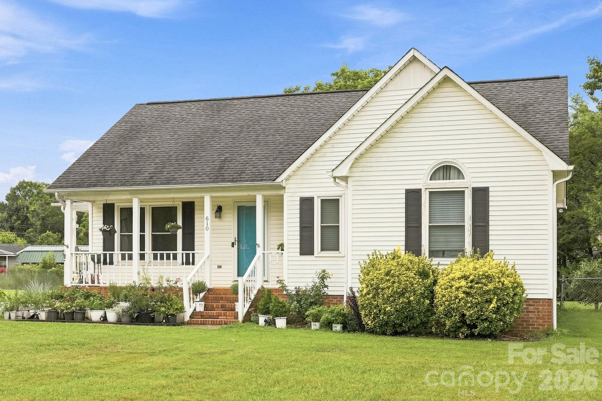 610 Winding Way Drive Property Photo 2