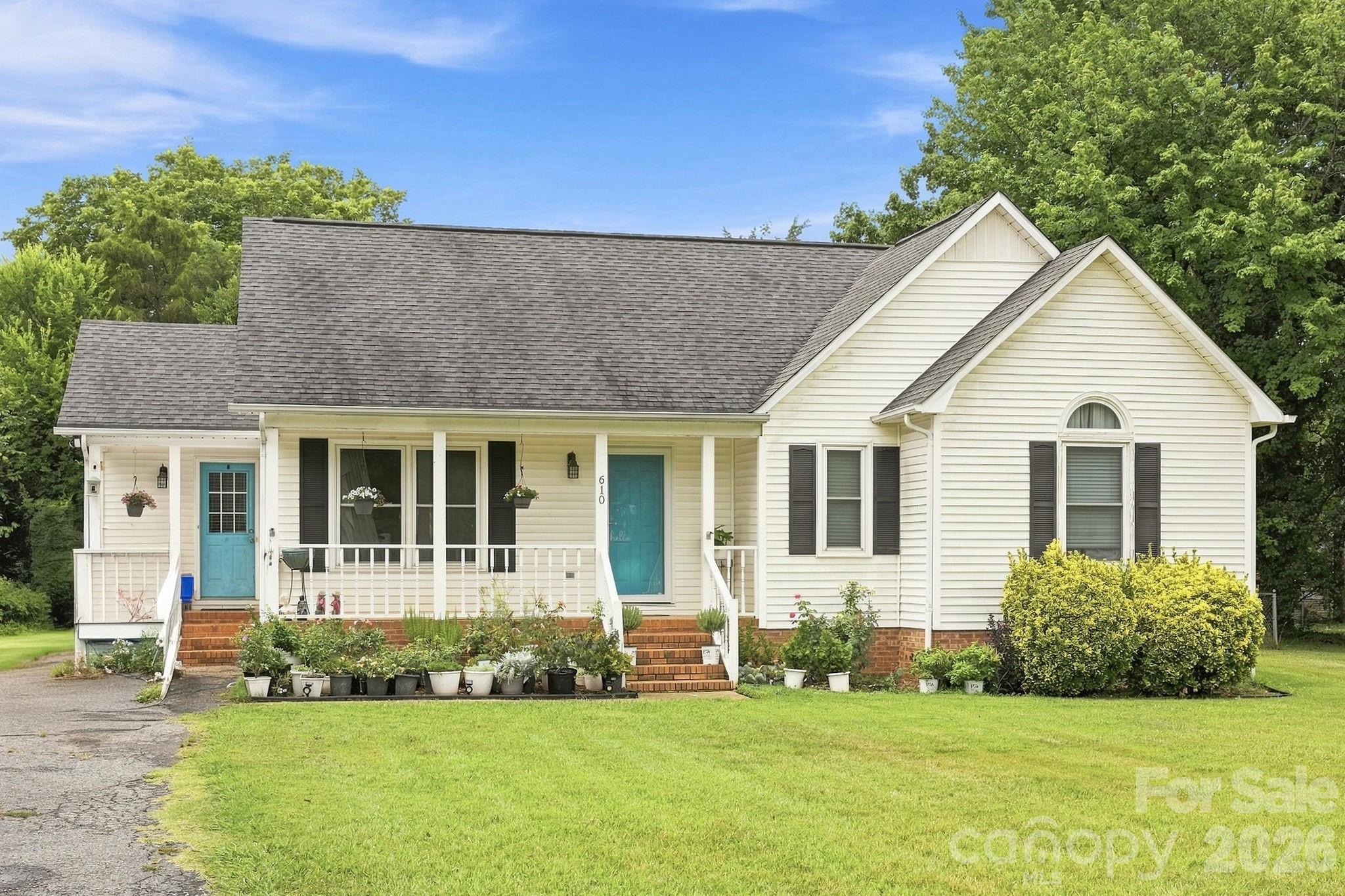 610 Winding Way Drive Property Photo 3