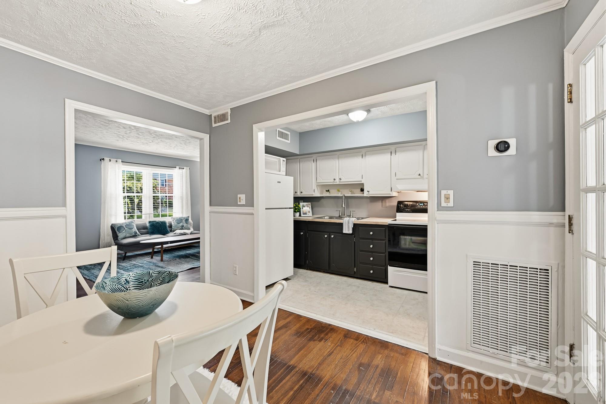 918 Mcalway Road D Property Photo 9