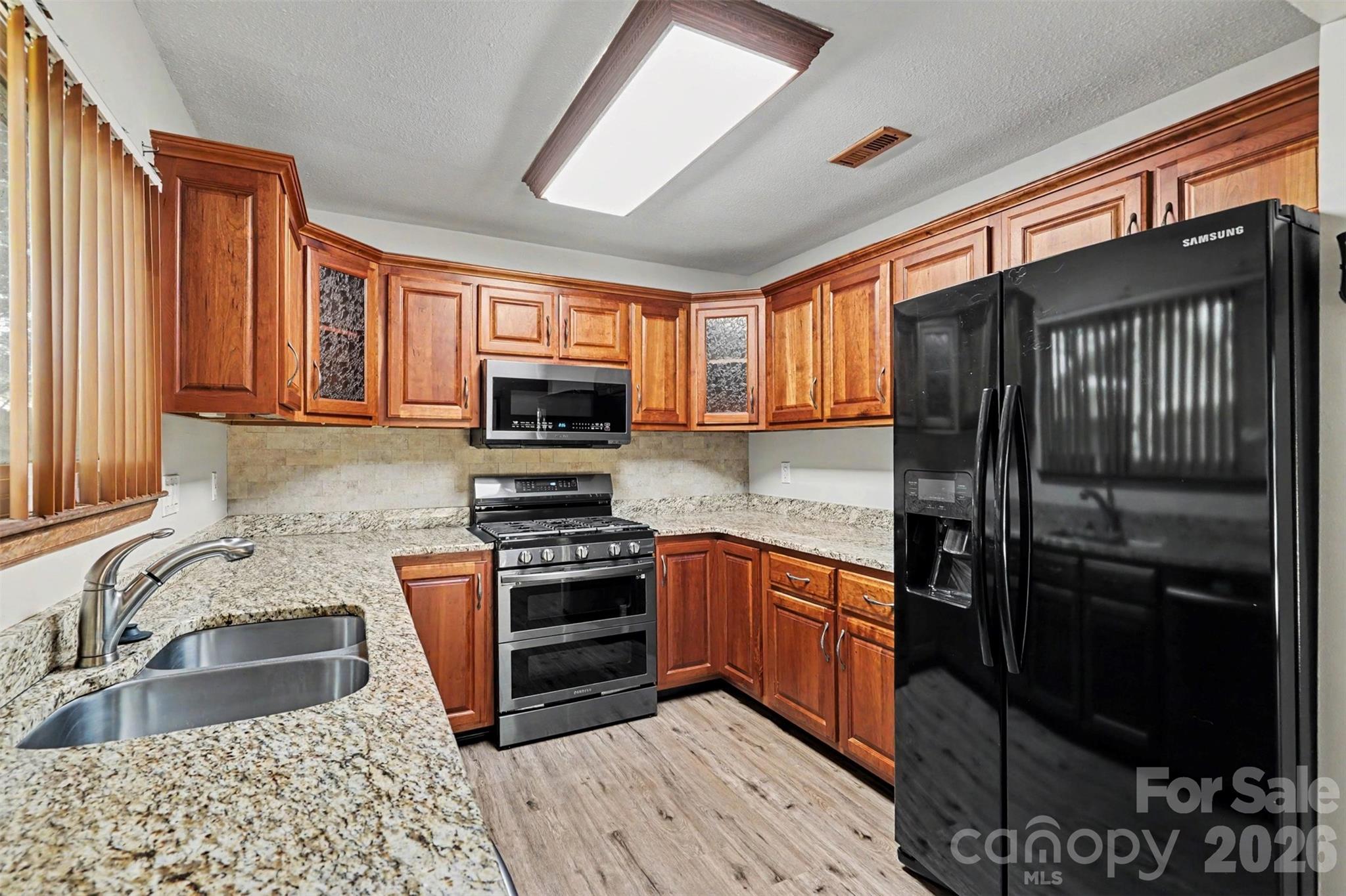 9201 Aylesbury Lane Property Photo 8