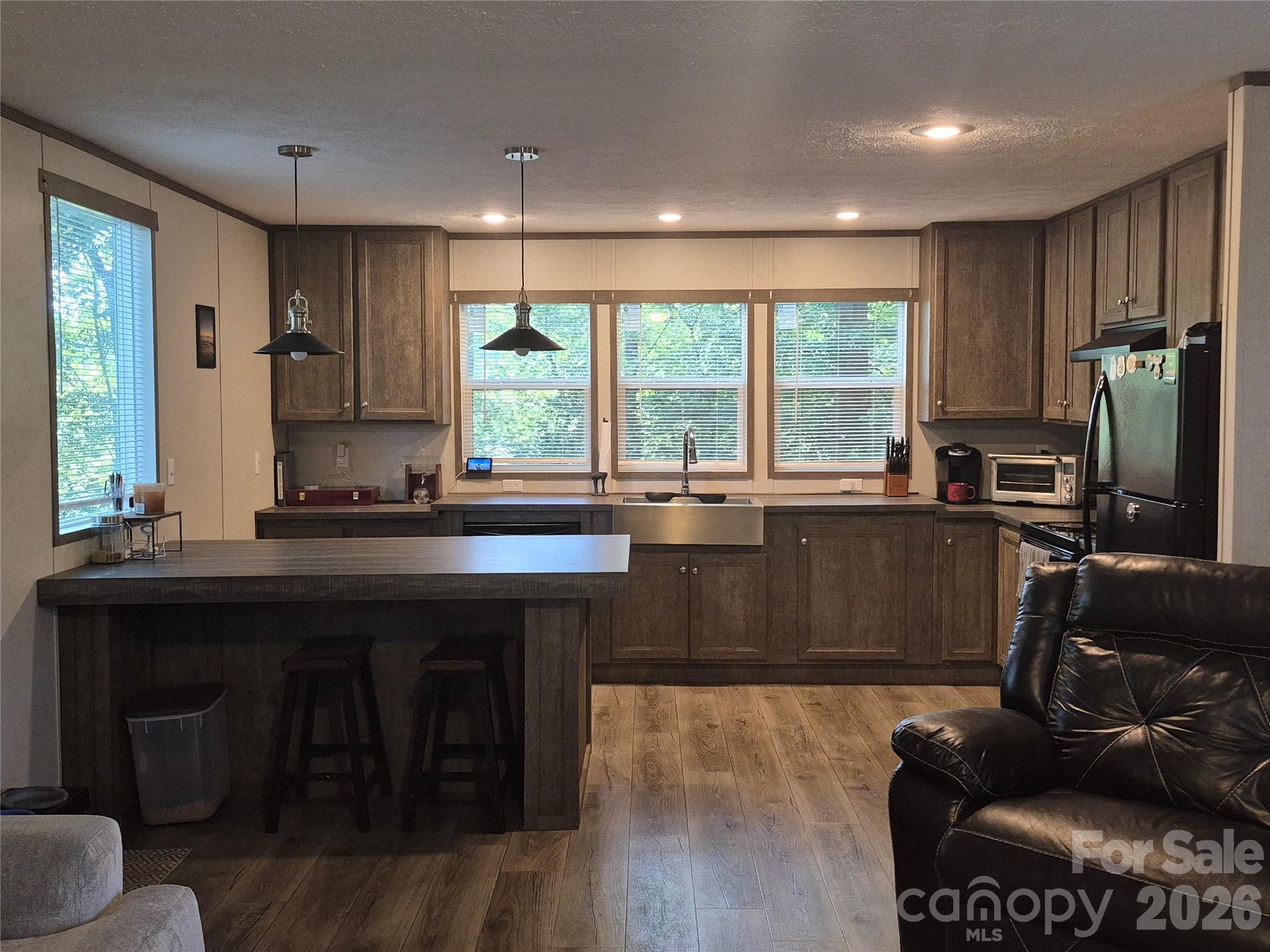 6373 Dixie Lane Property Photo 5
