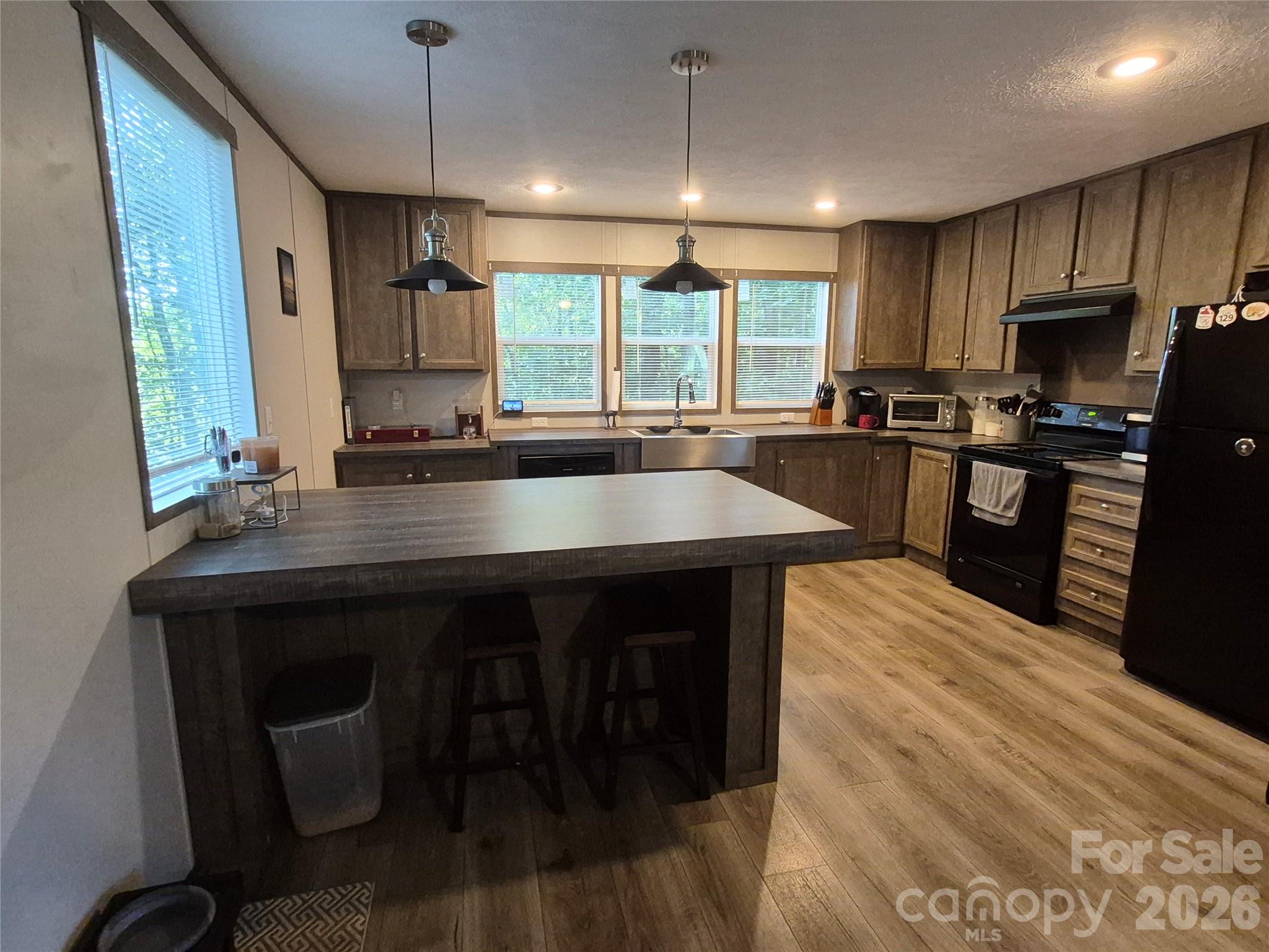 6373 Dixie Lane Property Photo 6
