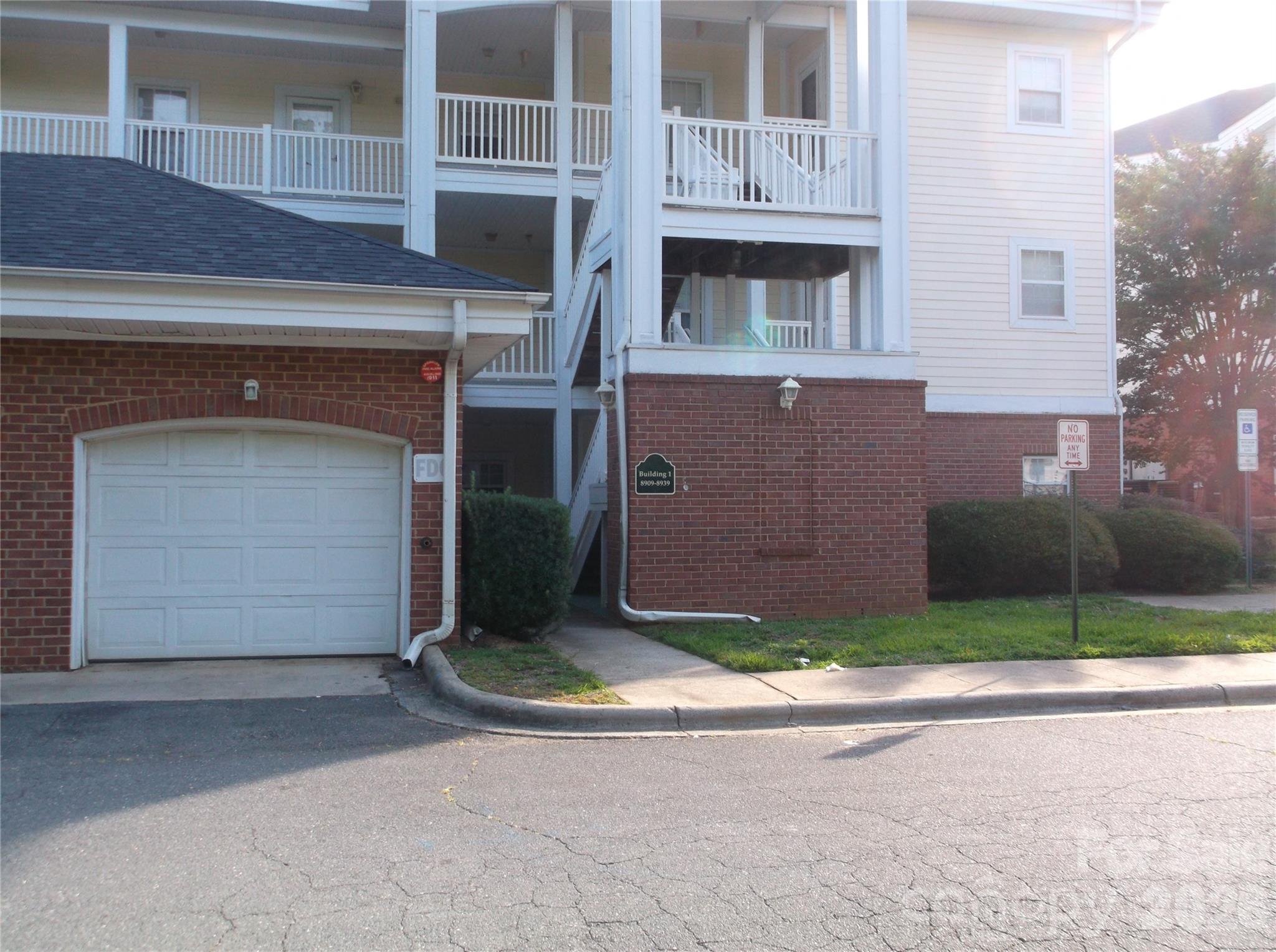 8927 Meadow Vista Road Property Photo 1