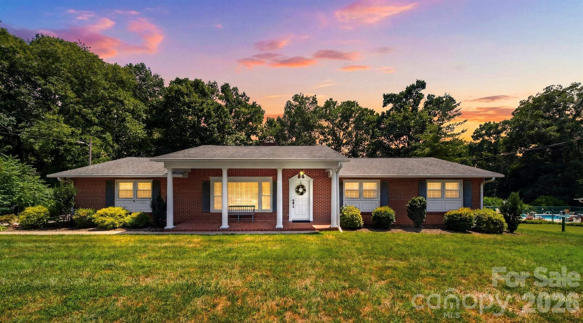 1599 Oakmont Drive Property Photo 1