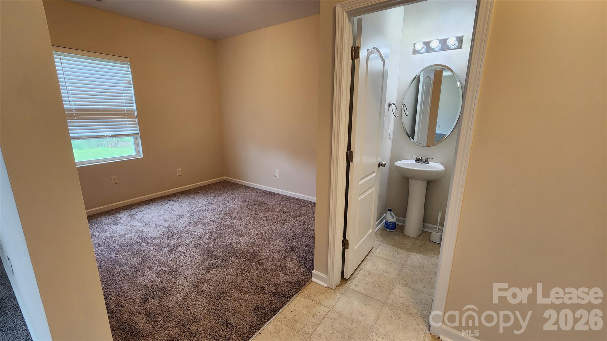 5002 Houndscroft Road Property Photo 5