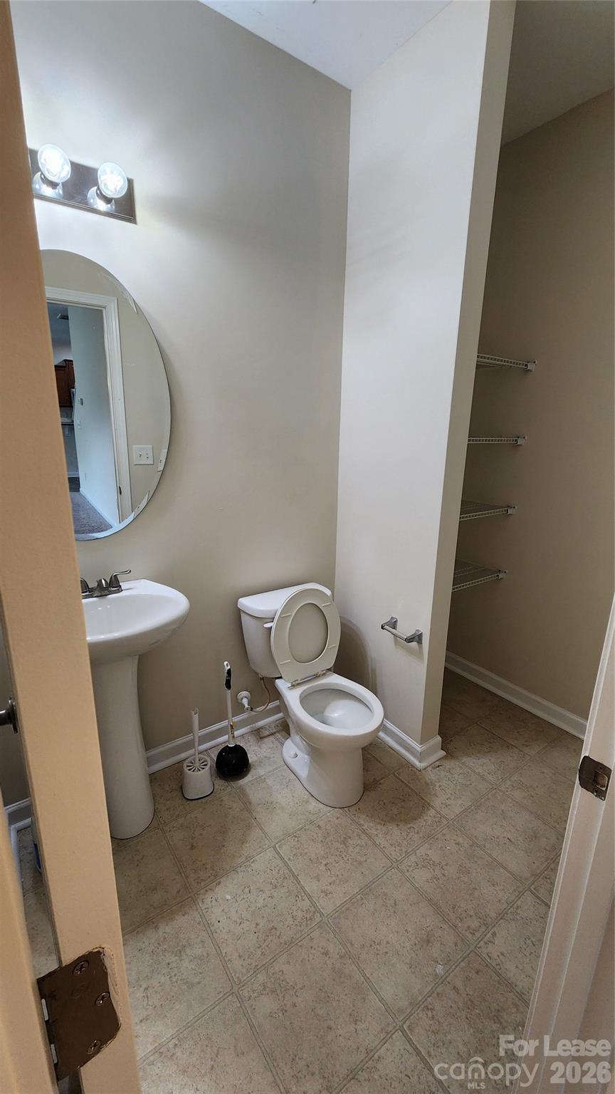 5002 Houndscroft Road Property Photo 6