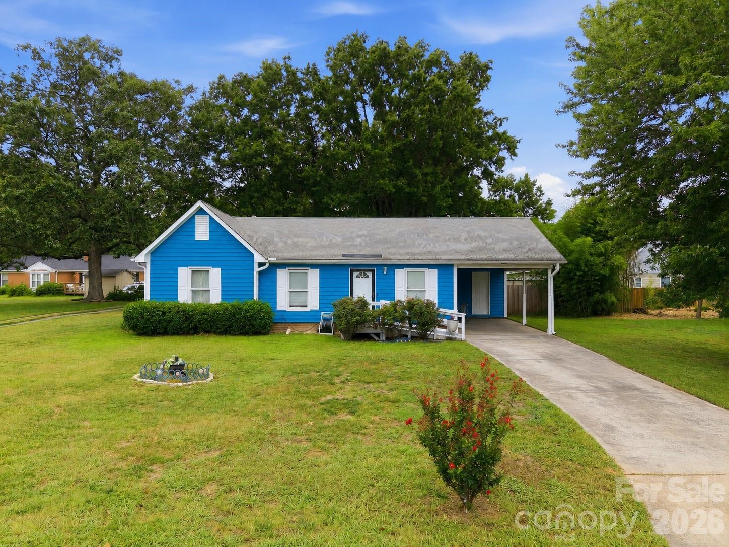 302 W Elm Street 3 Property Photo 1