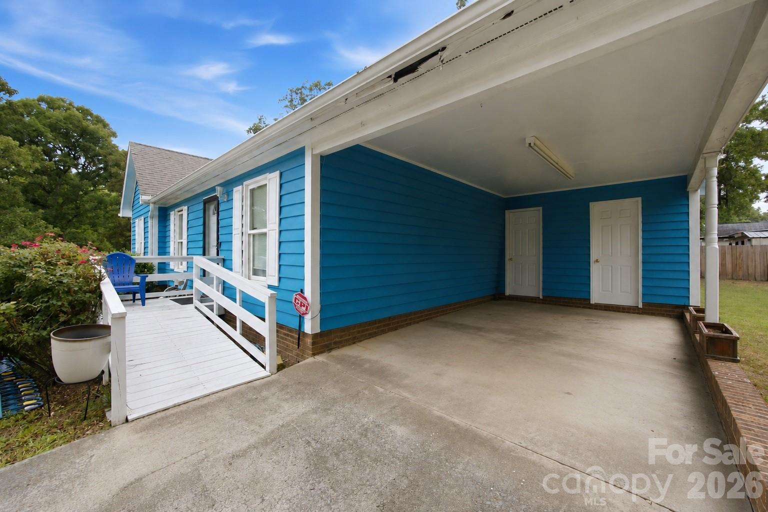 302 W Elm Street 3 Property Photo 2