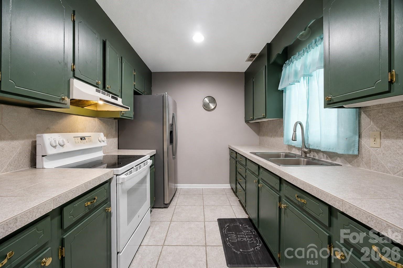 302 W Elm Street 3 Property Photo 8