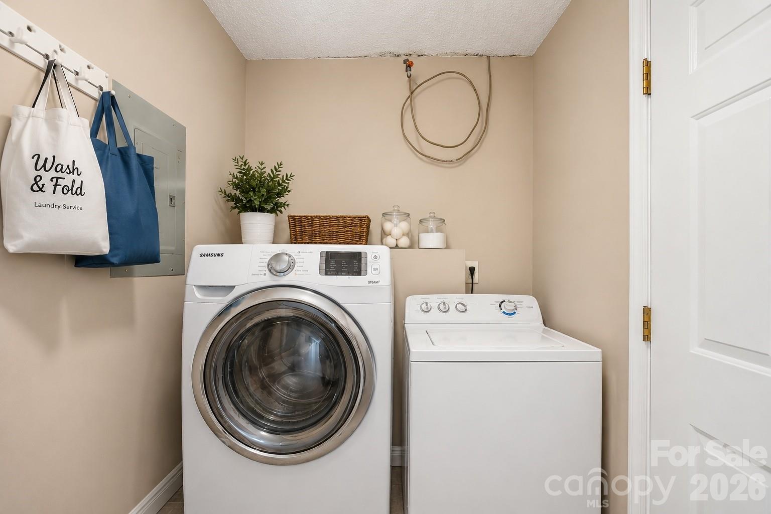 302 W Elm Street 3 Property Photo 10