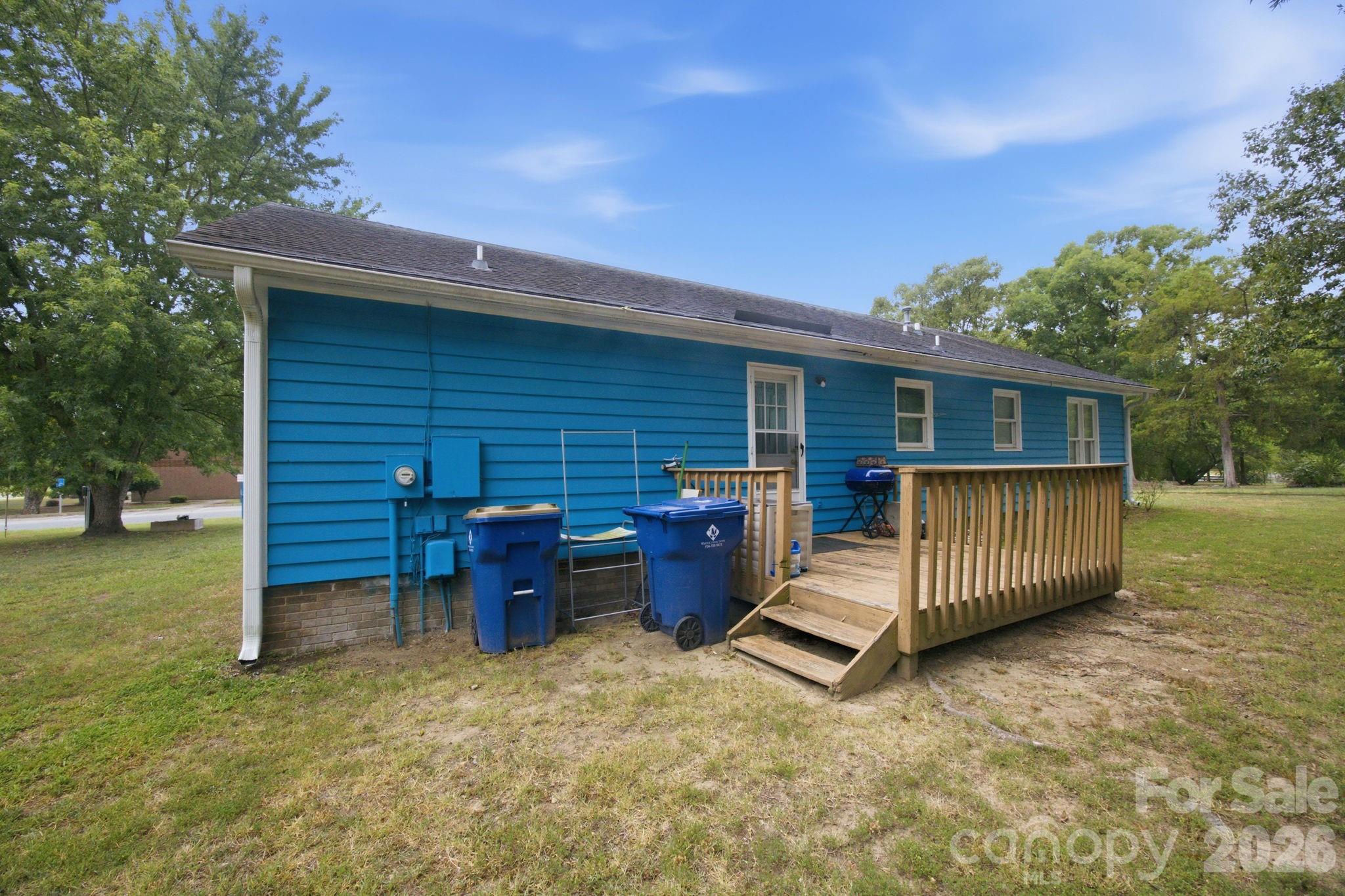 302 W Elm Street 3 Property Photo 20