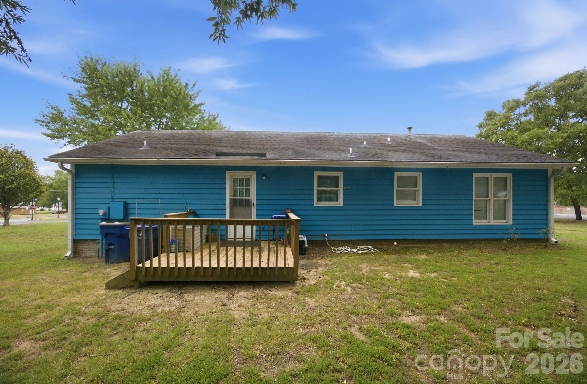 302 W Elm Street 3 Property Photo 21