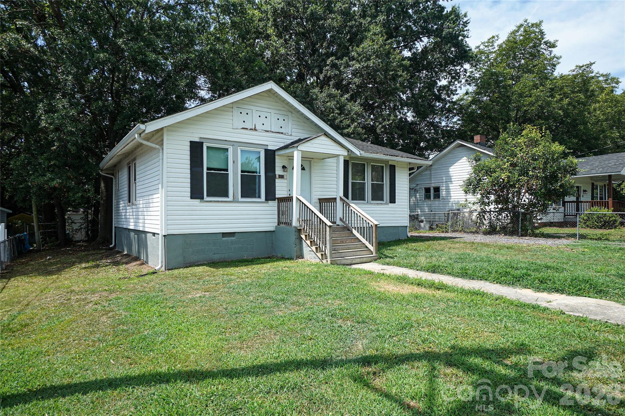 1113 W 5th Avenue Property Photo 1