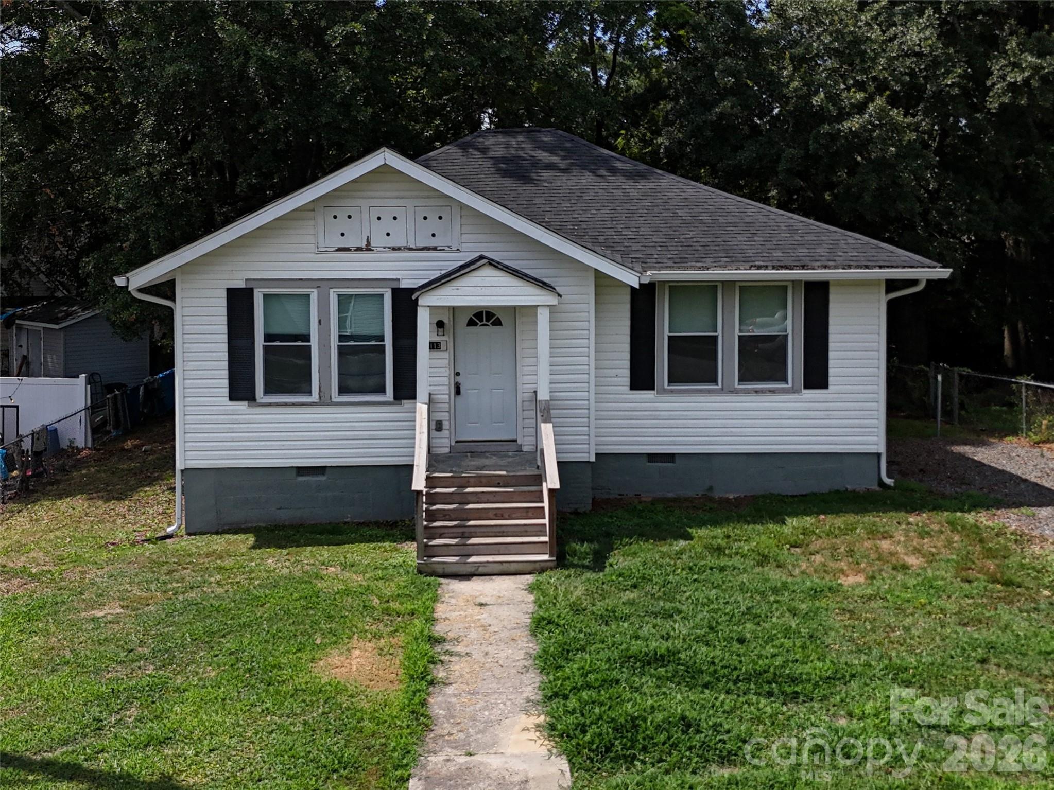 1113 W 5th Avenue Property Photo 2