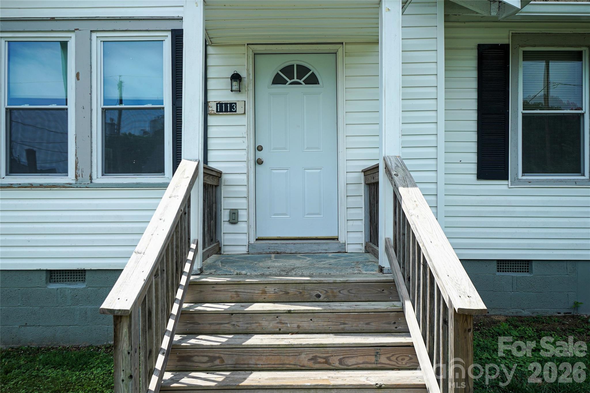 1113 W 5th Avenue Property Photo 5