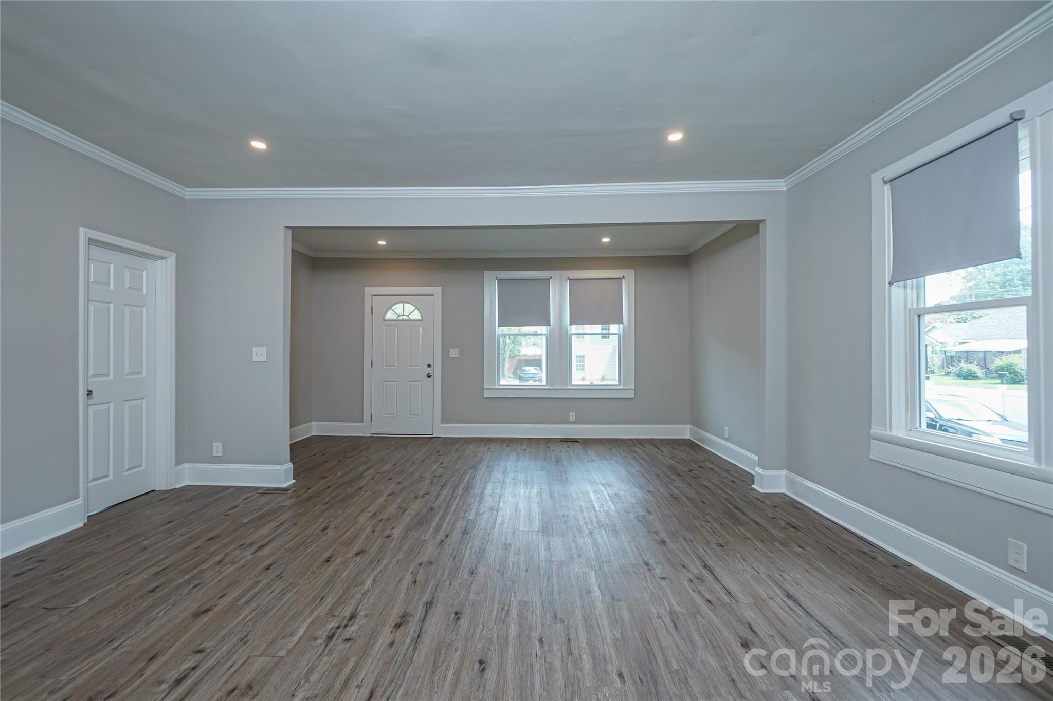 1113 W 5th Avenue Property Photo 9
