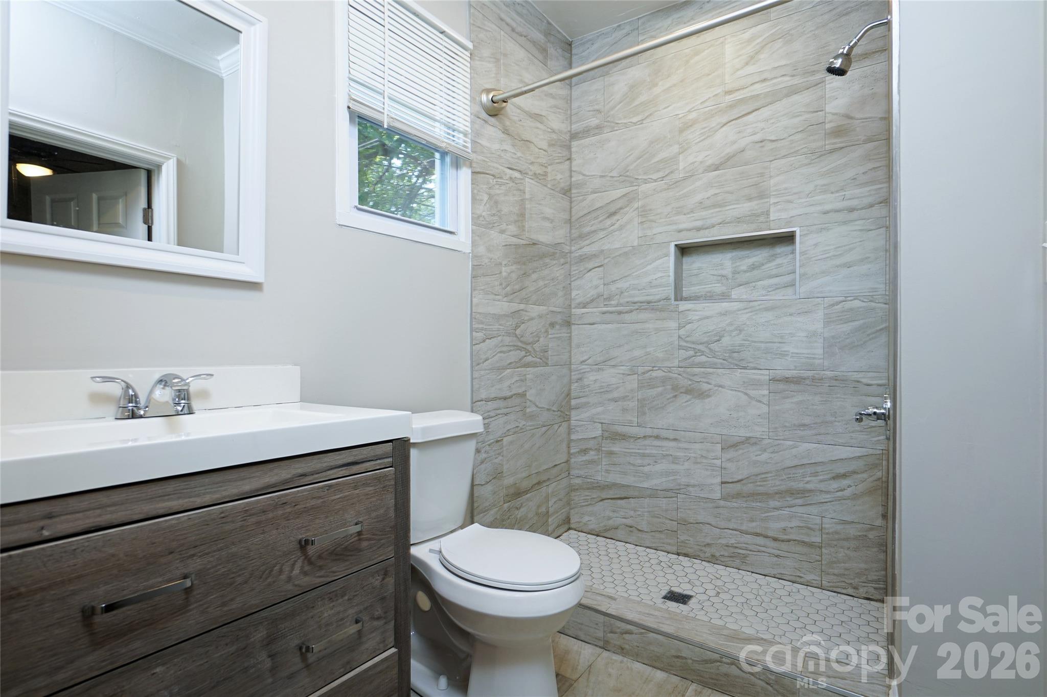 1113 W 5th Avenue Property Photo 10