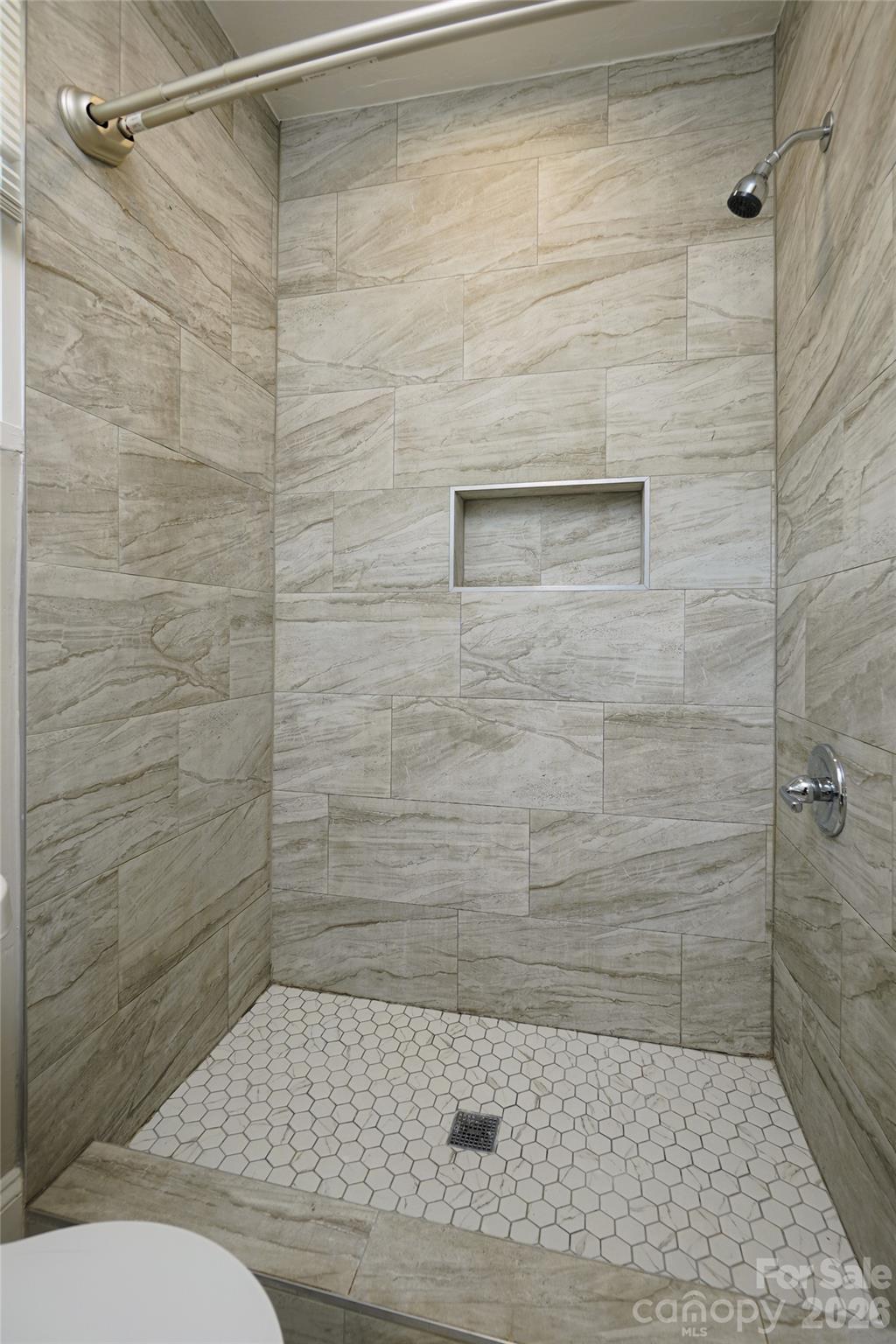1113 W 5th Avenue Property Photo 12