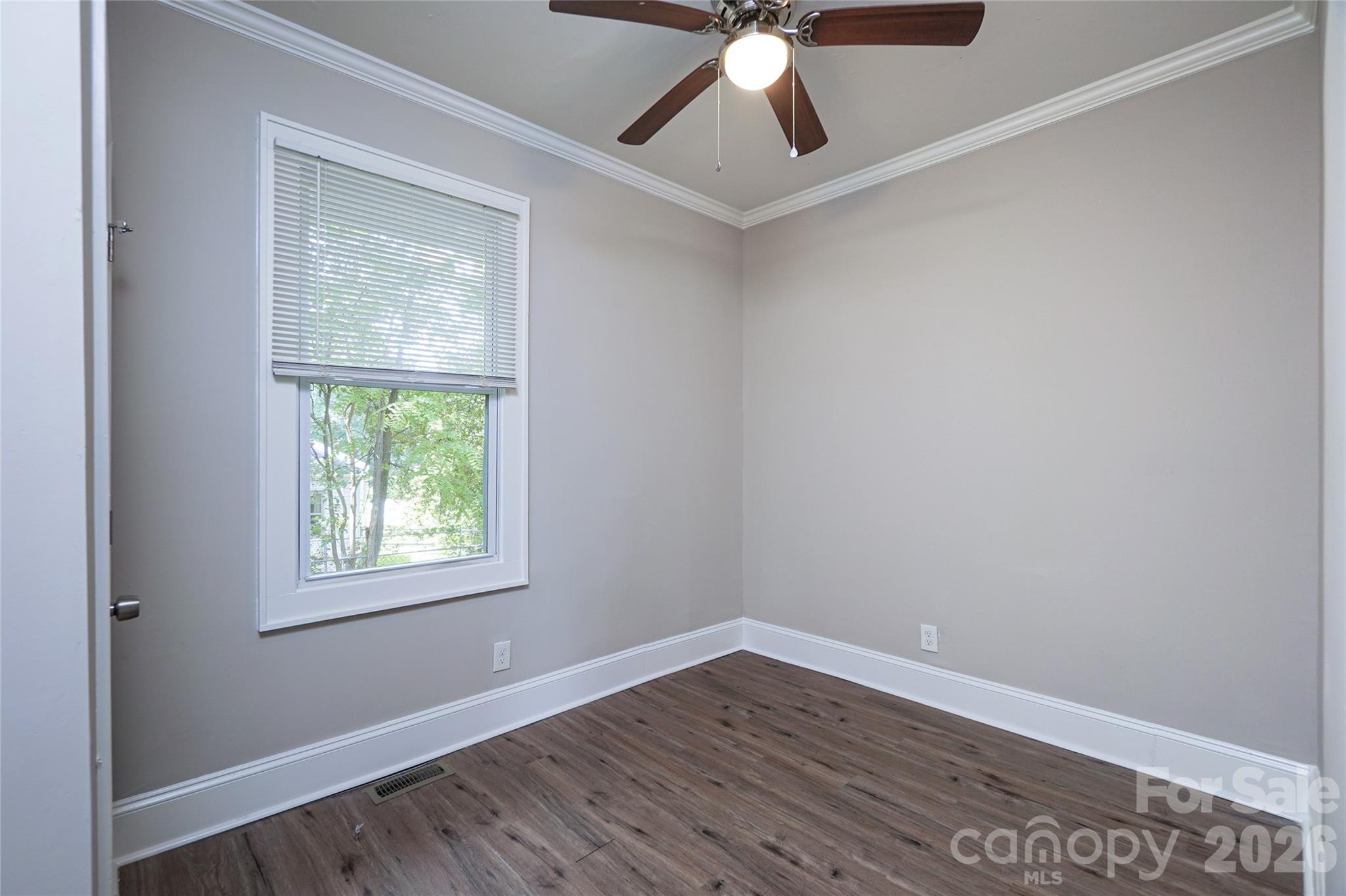 1113 W 5th Avenue Property Photo 13