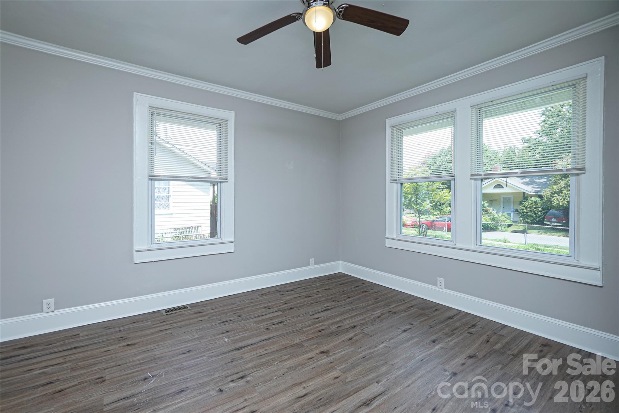 1113 W 5th Avenue Property Photo 15
