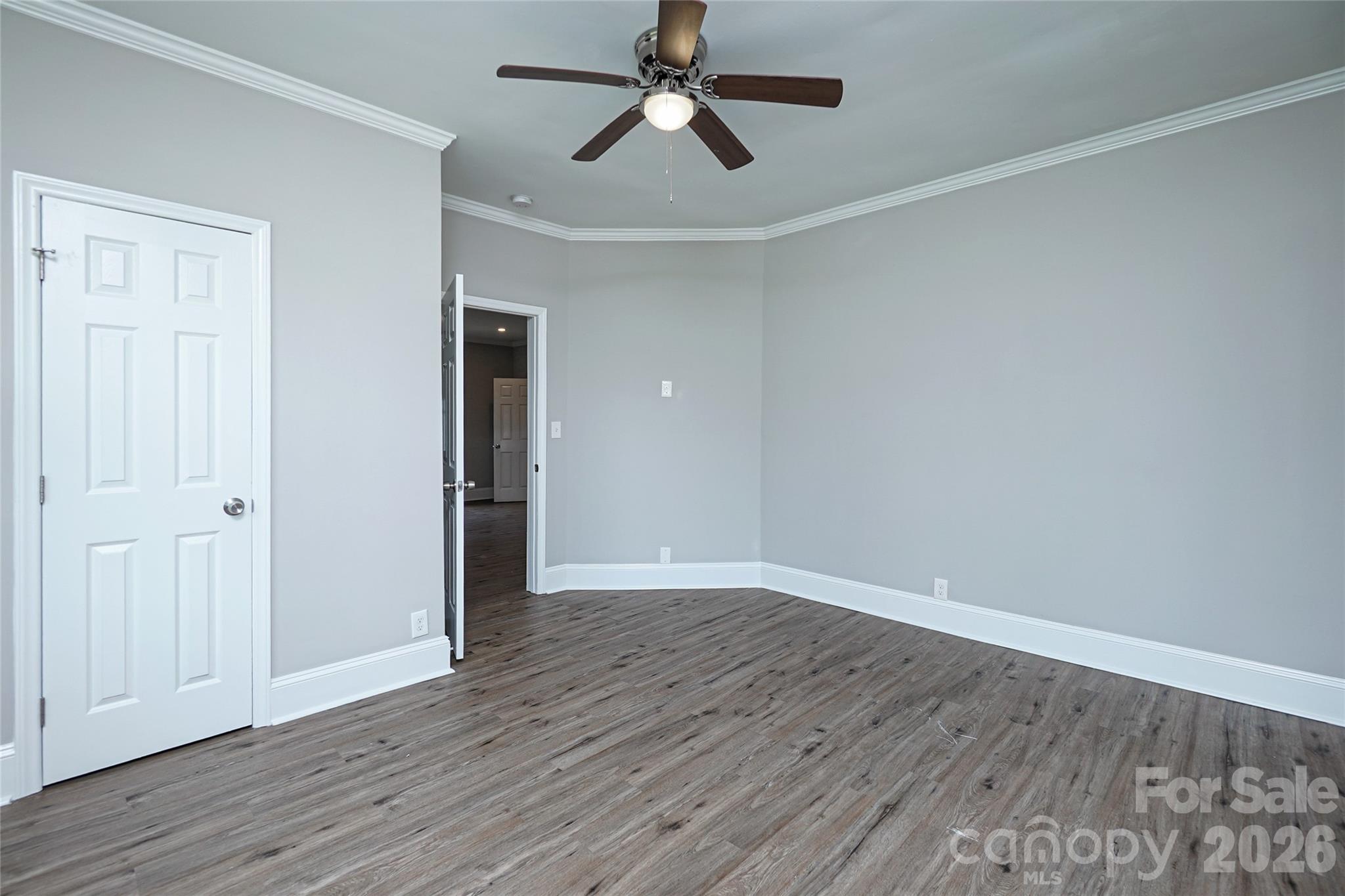 1113 W 5th Avenue Property Photo 17