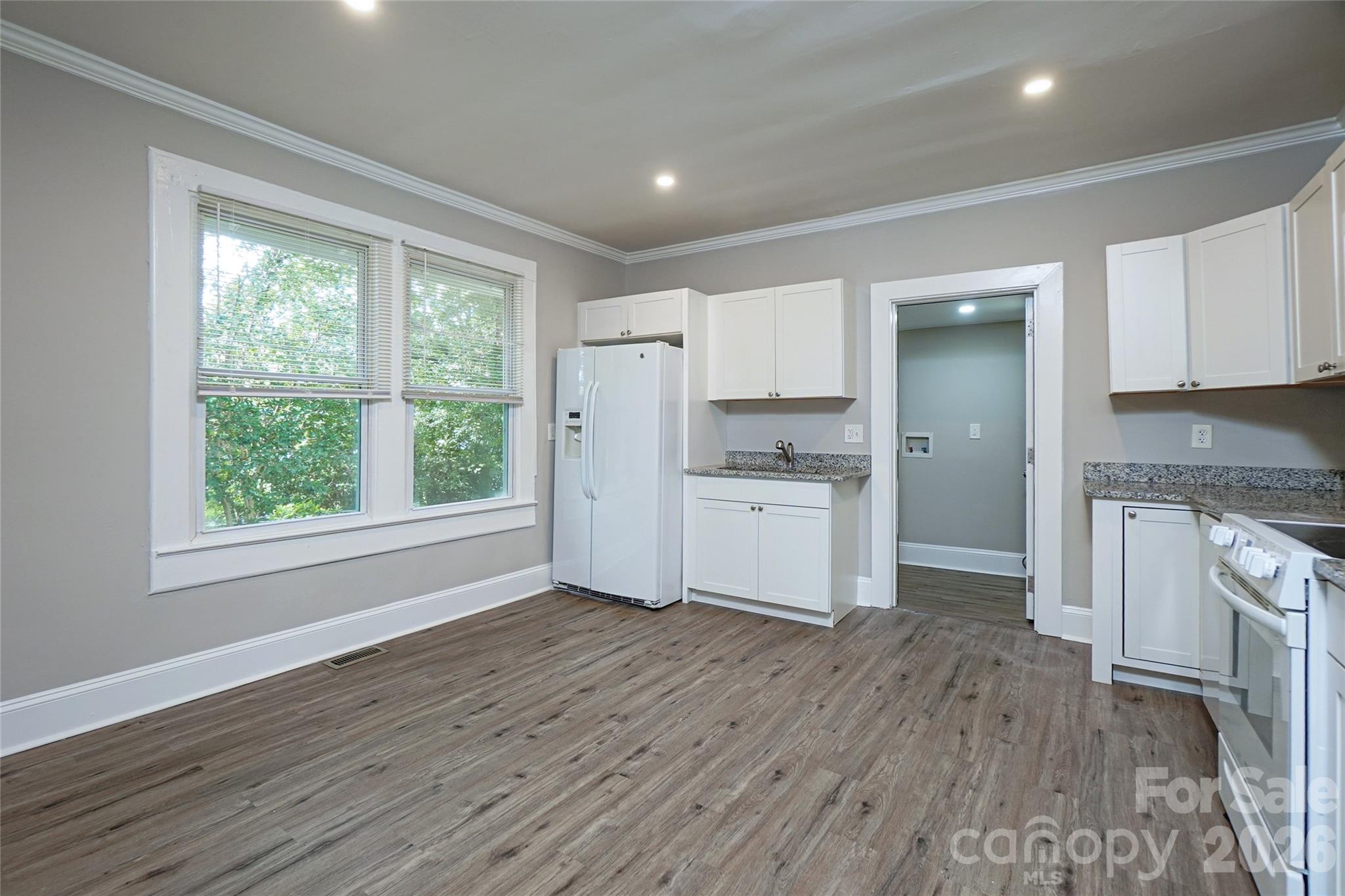 1113 W 5th Avenue Property Photo 19