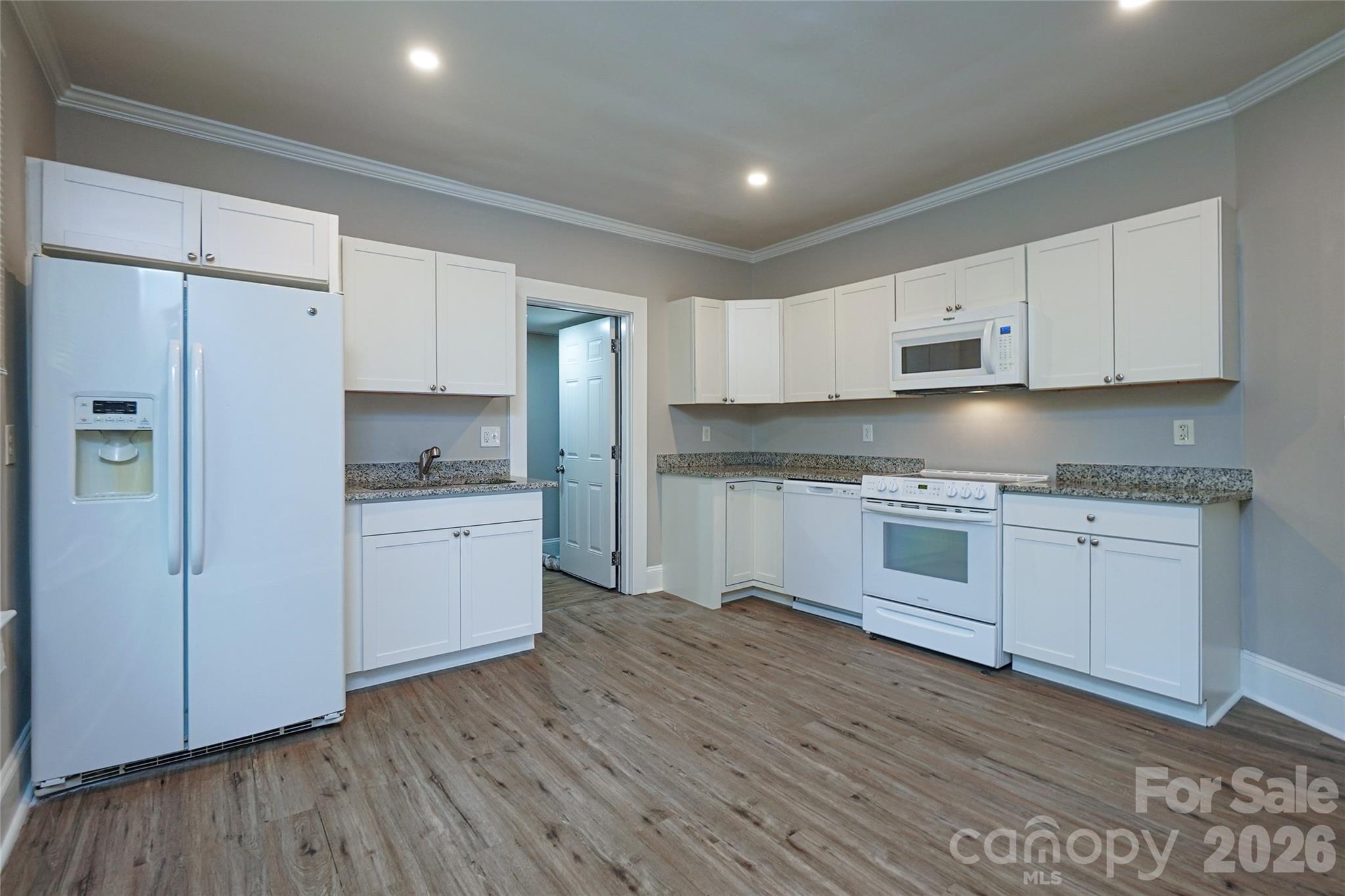 1113 W 5th Avenue Property Photo 21