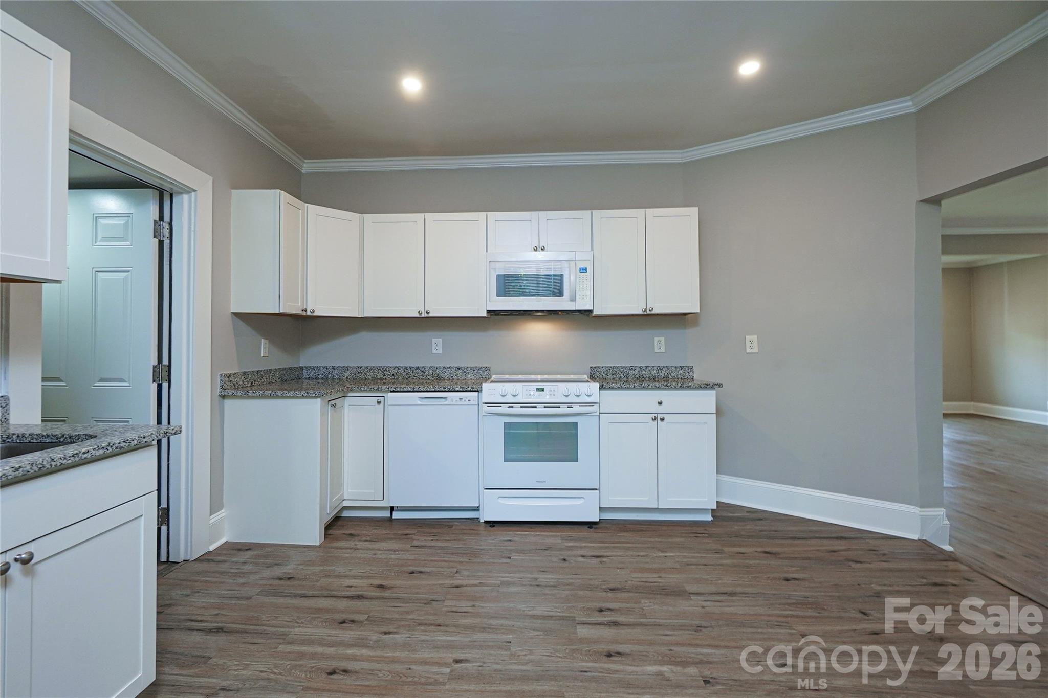 1113 W 5th Avenue Property Photo 22