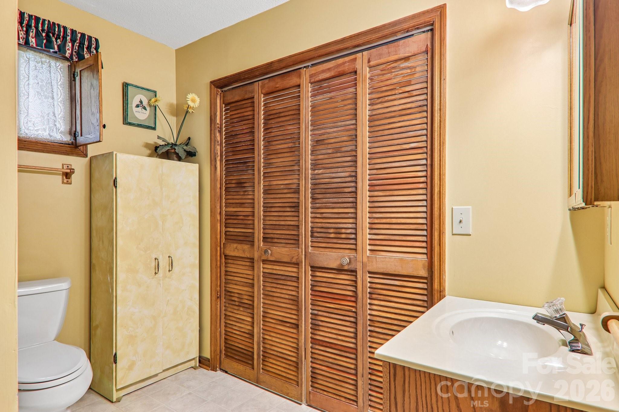 13 Lisa Lane Property Photo 21