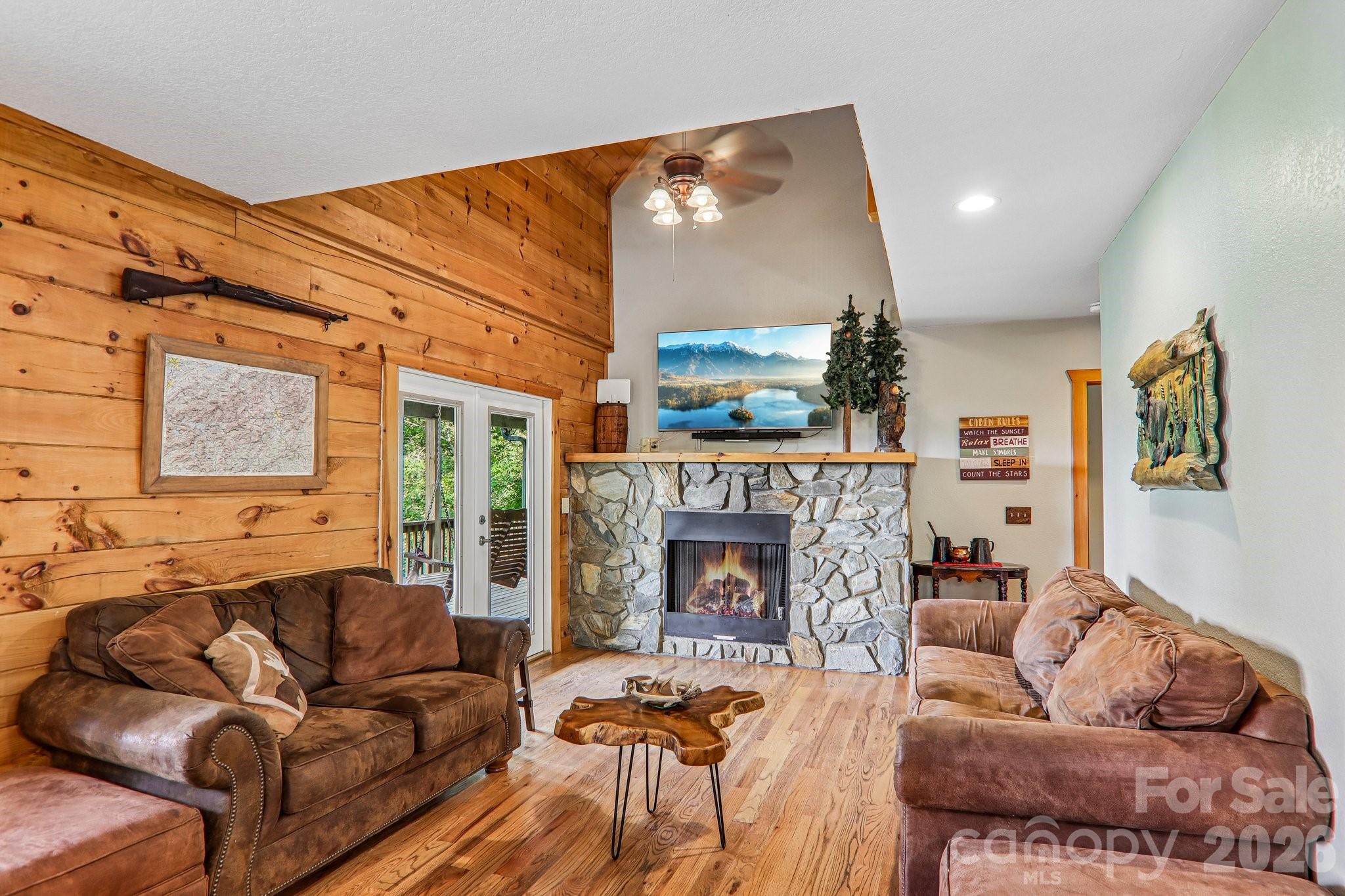 1064 Point Of View Drive Property Photo 4