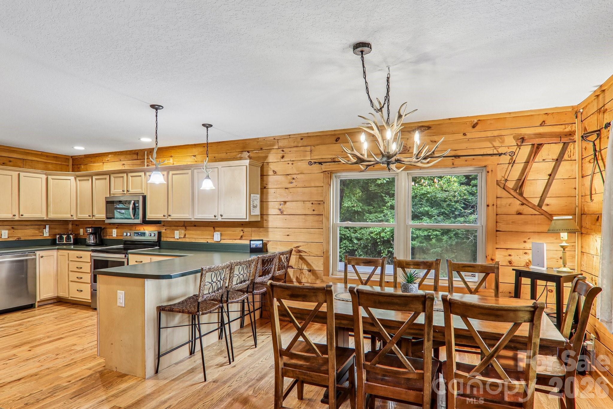 1064 Point Of View Drive Property Photo 5