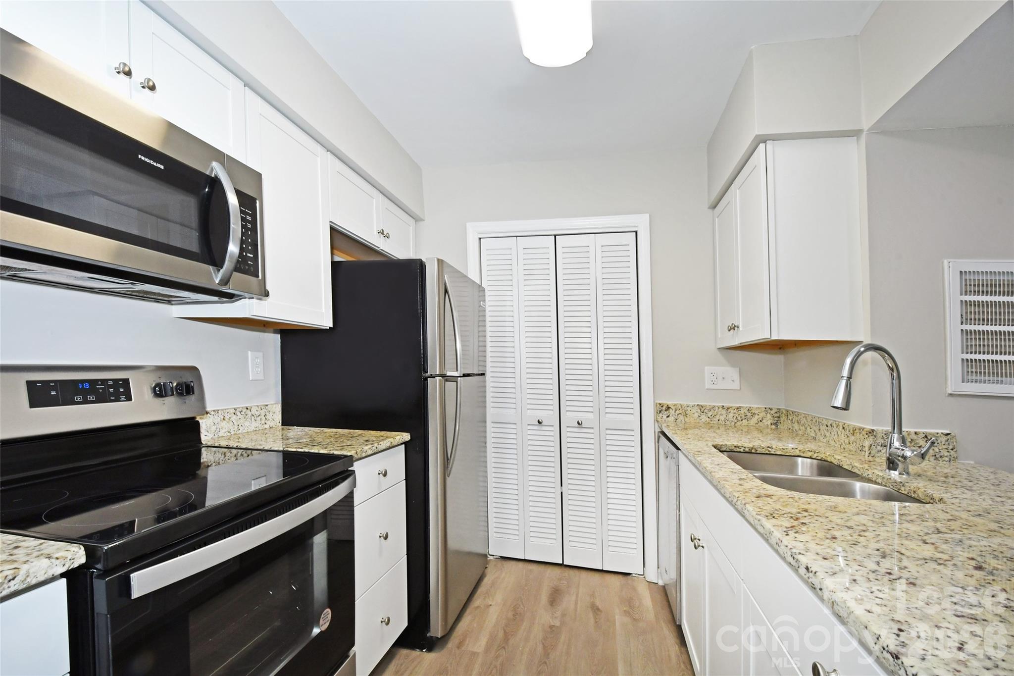 11185 Harrowfield Road Property Photo 1