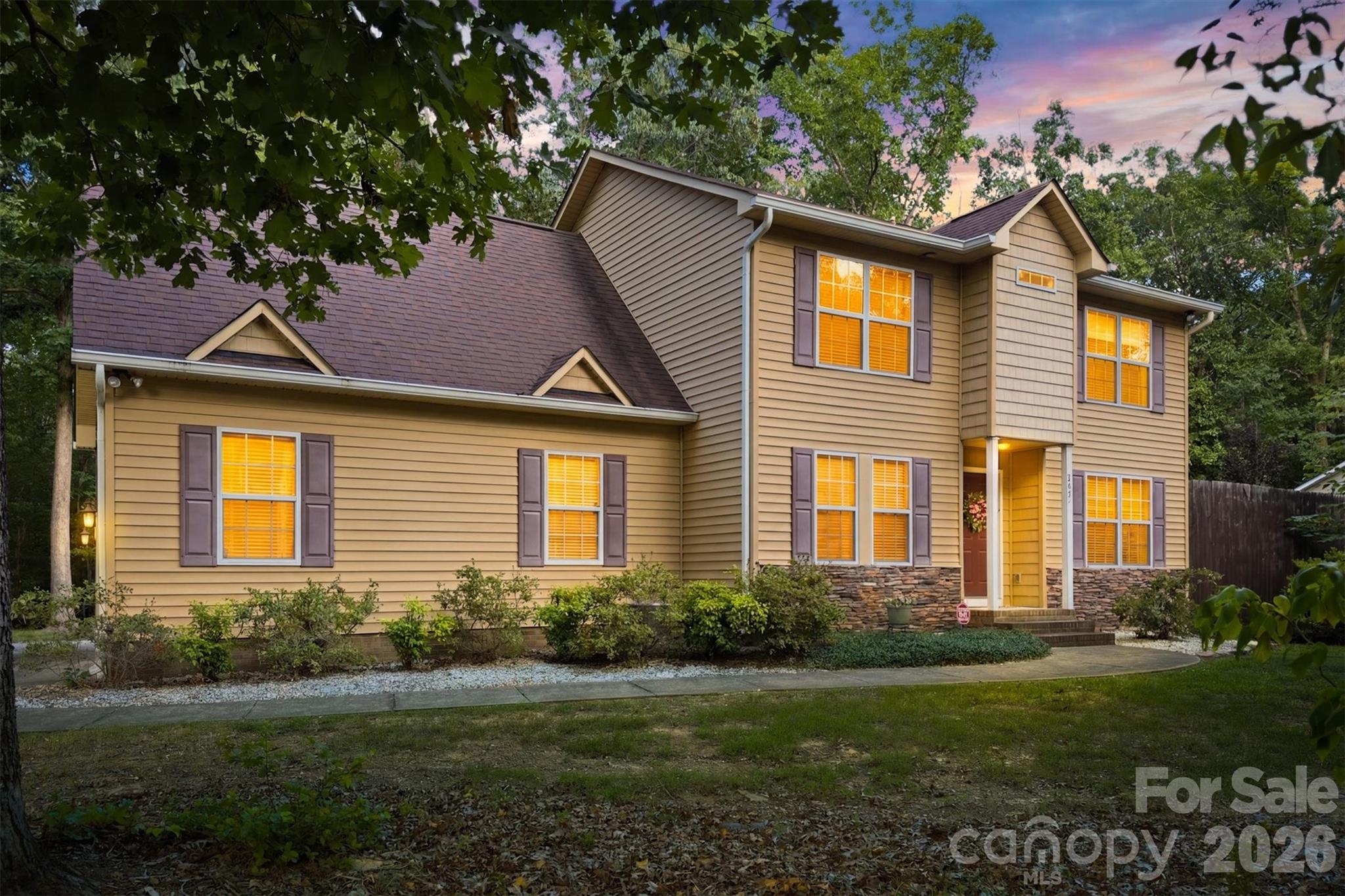 802 White Oaks Circle Property Photo 1