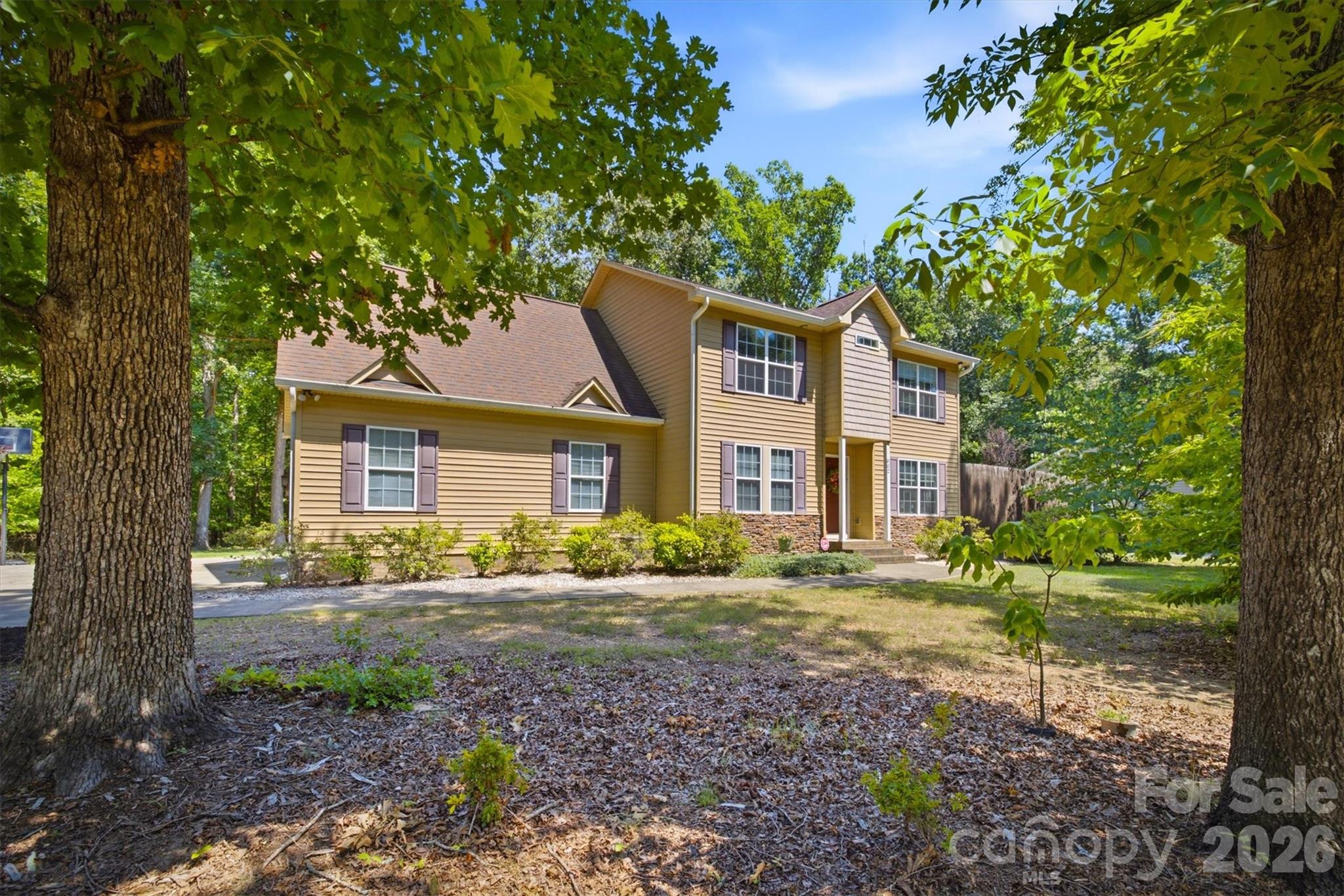 802 White Oaks Circle Property Photo 2