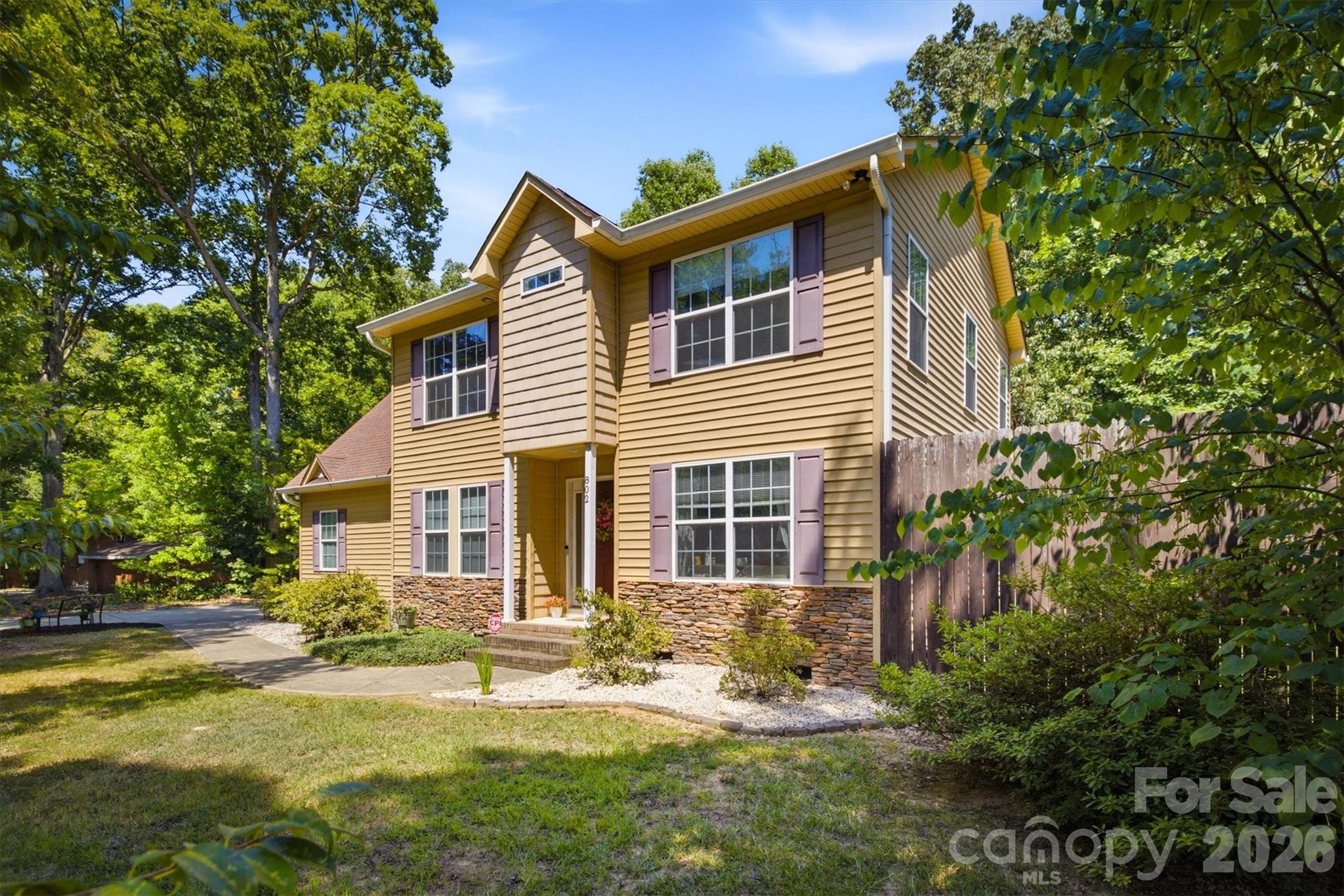 802 White Oaks Circle Property Photo 3