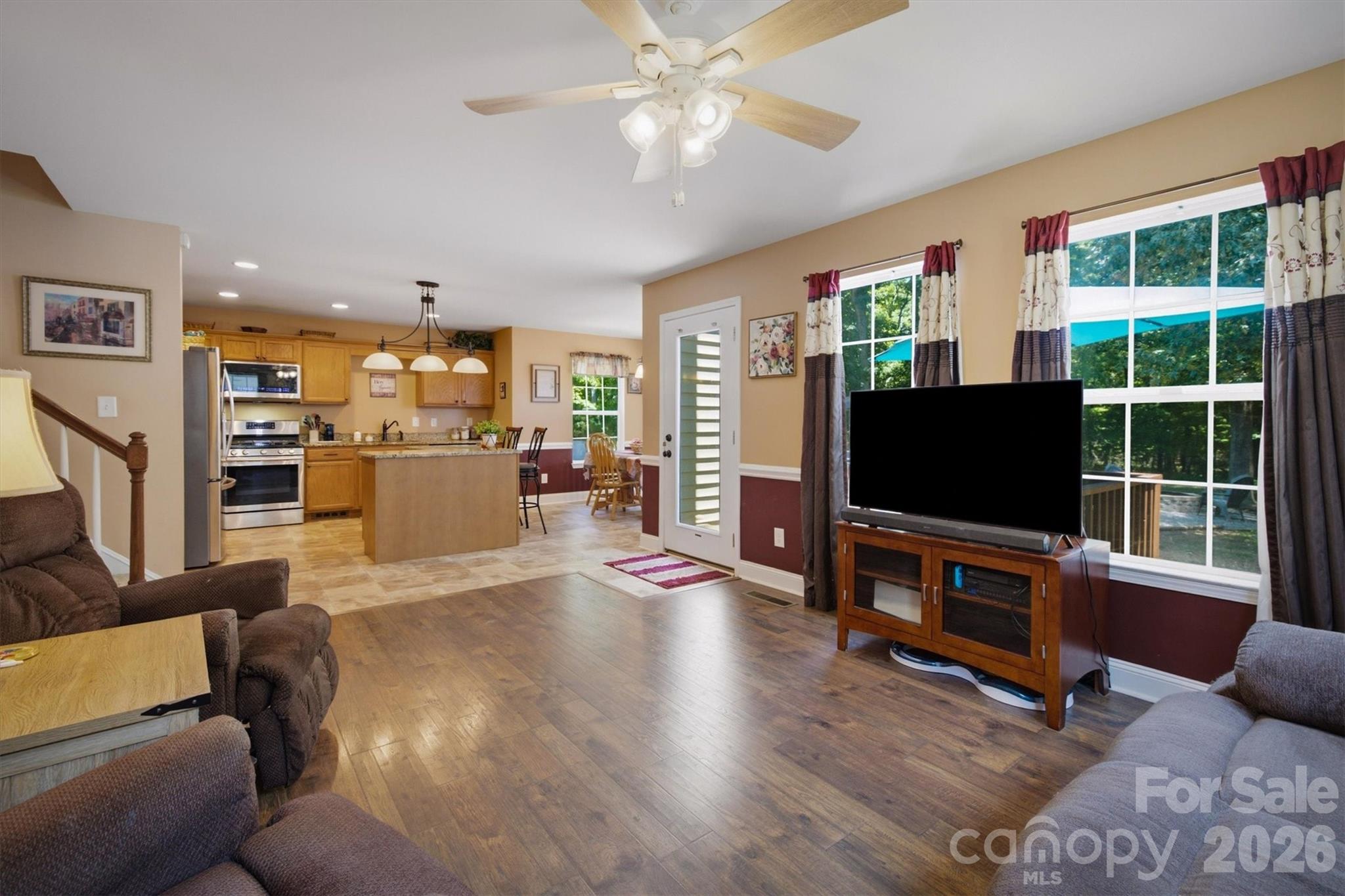 802 White Oaks Circle Property Photo 23