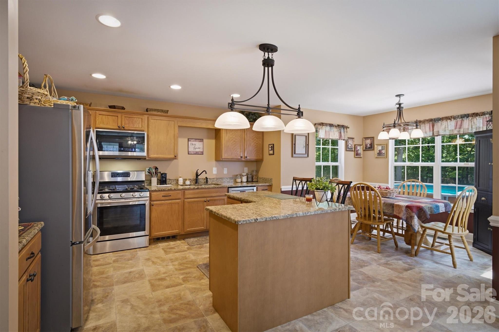 802 White Oaks Circle Property Photo 25