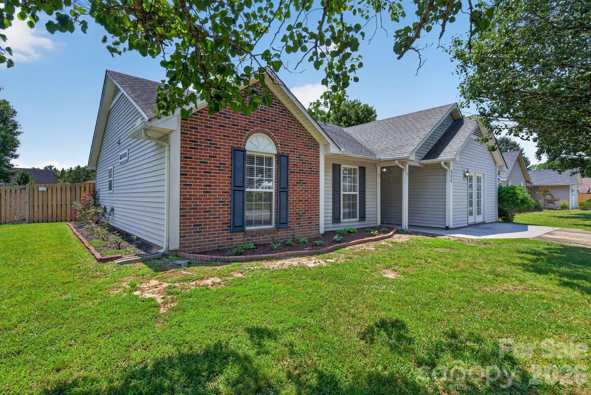 906 Woodhill Drive Property Photo 3