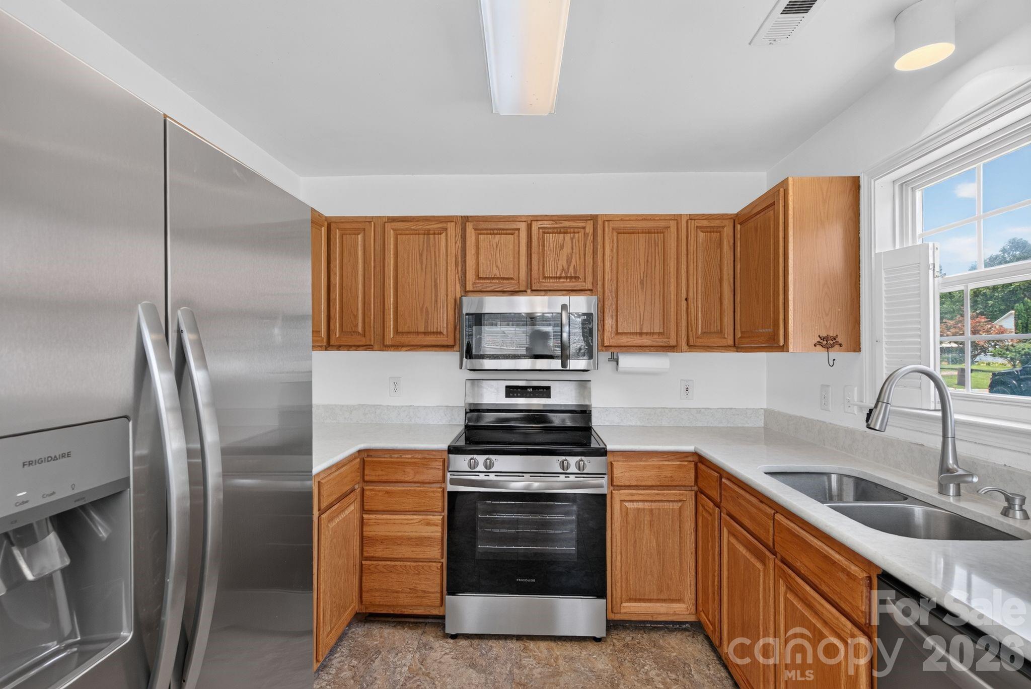 906 Woodhill Drive Property Photo 4