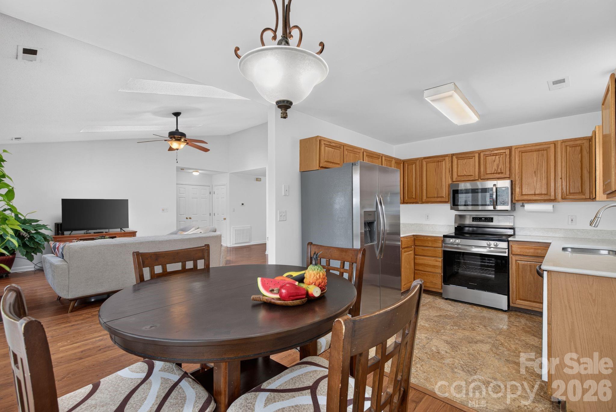 906 Woodhill Drive Property Photo 6