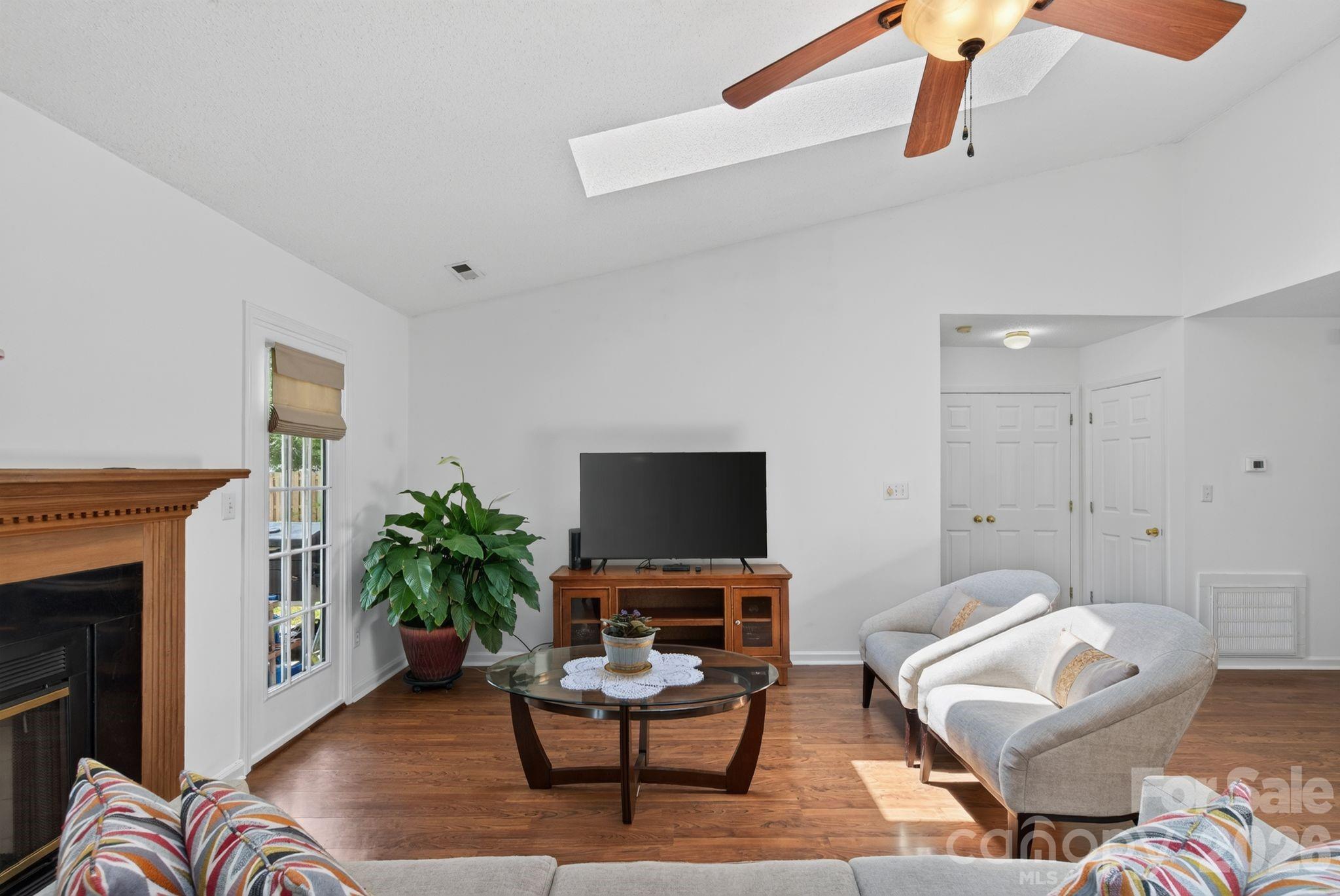 906 Woodhill Drive Property Photo 10