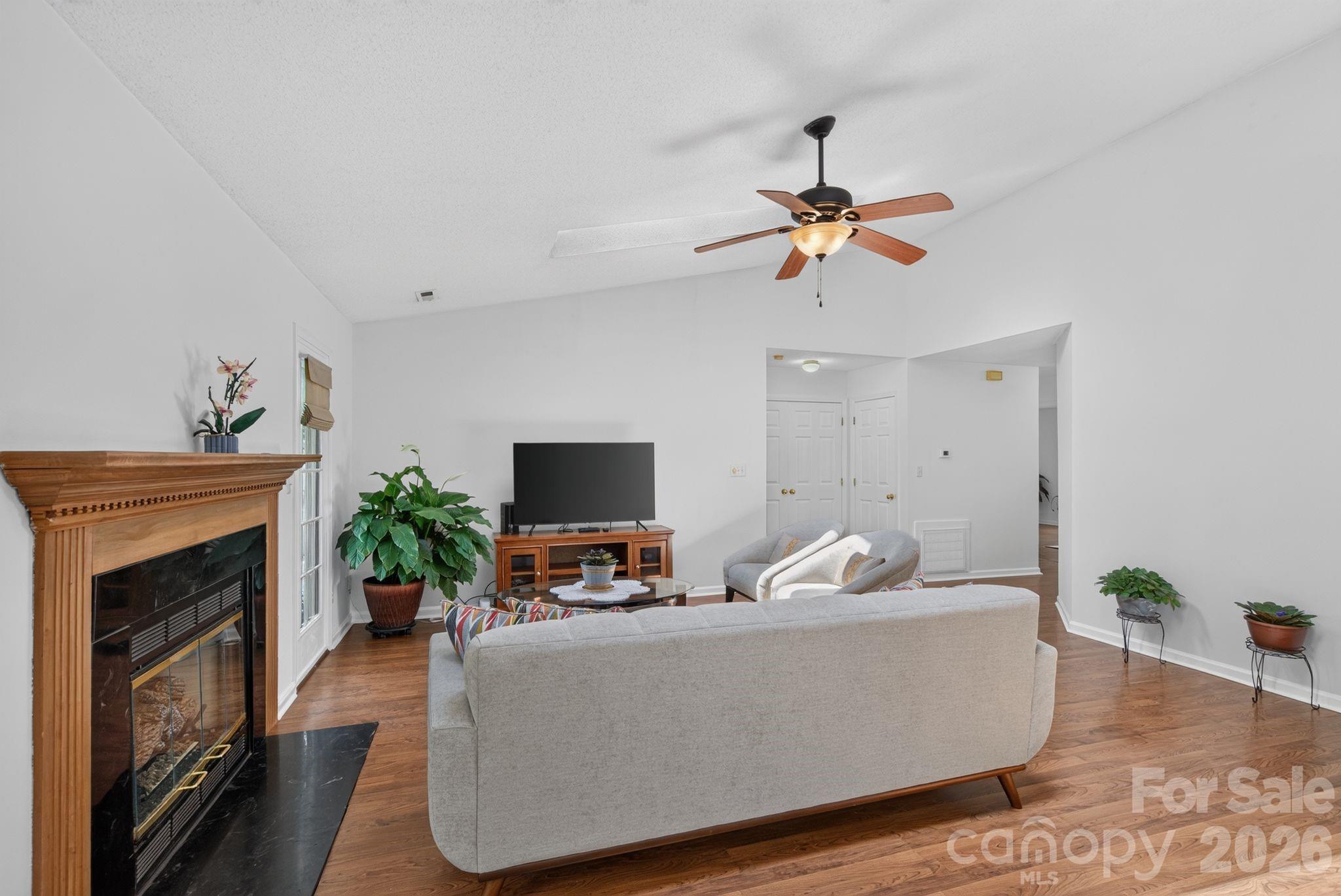 906 Woodhill Drive Property Photo 12
