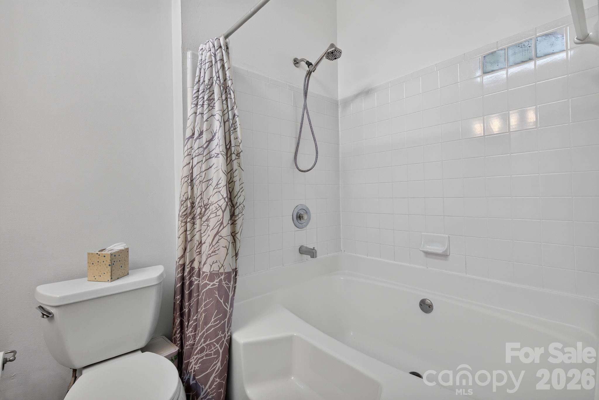 906 Woodhill Drive Property Photo 16